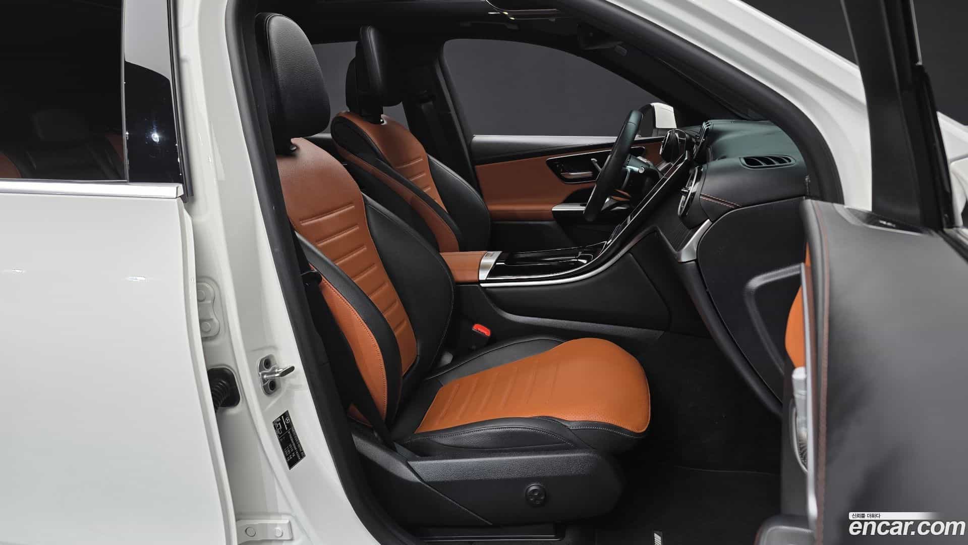 GLC-Class Mercedes-Benz 2024.2-INNER-036