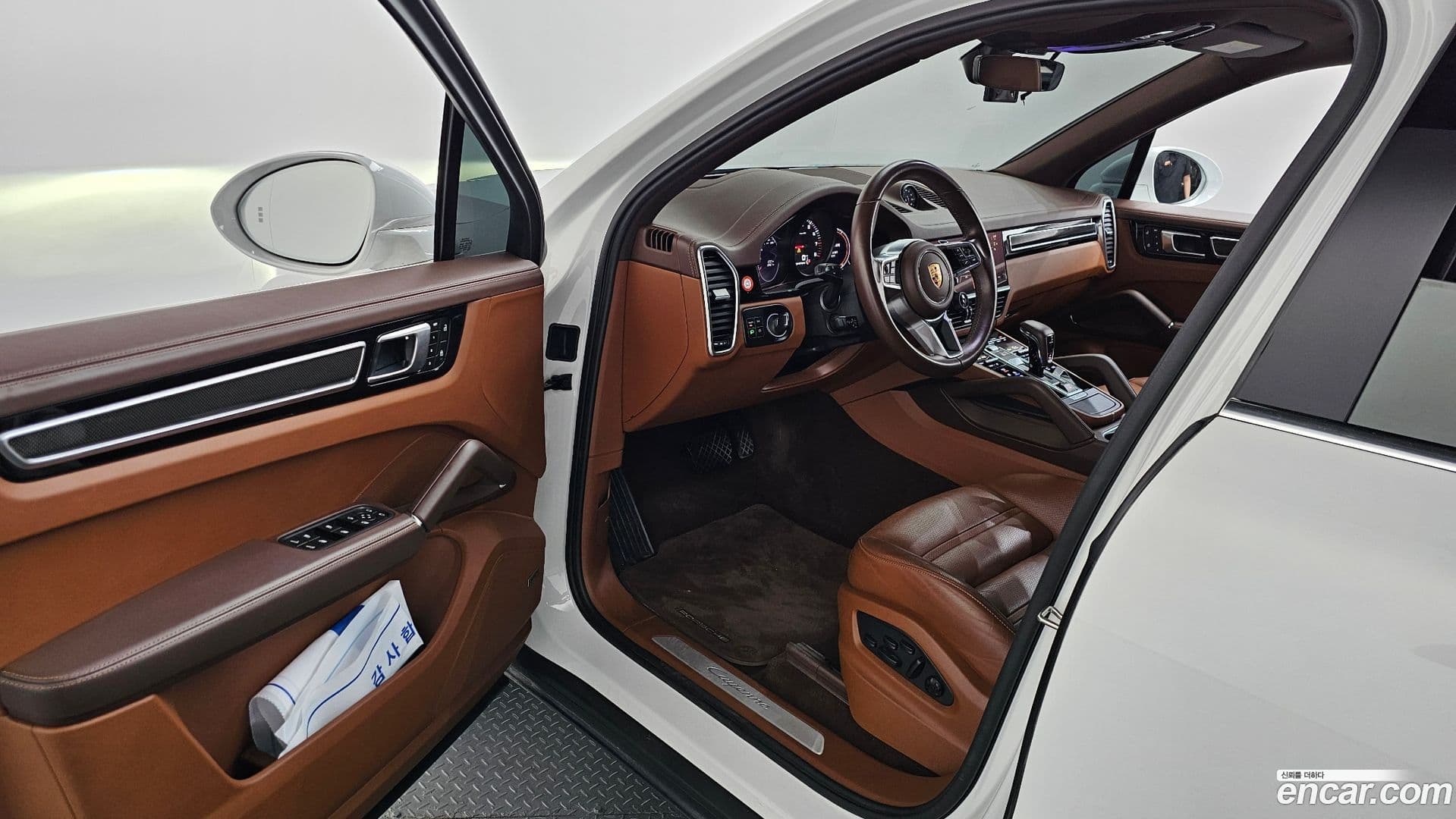 Main__Slider__Photo:Cayenne Porsche 2023.4-9