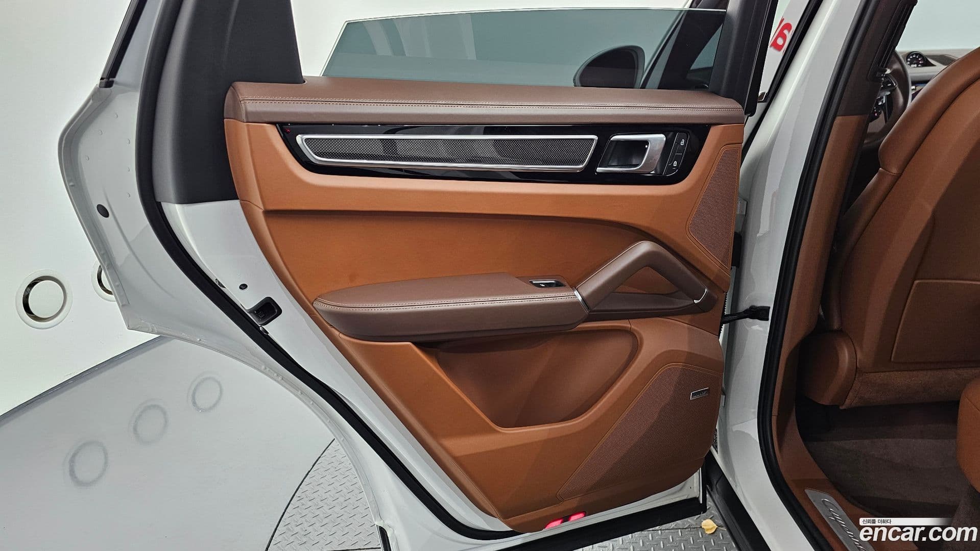 Main__Slider__Photo:Cayenne Porsche 2023.4-24