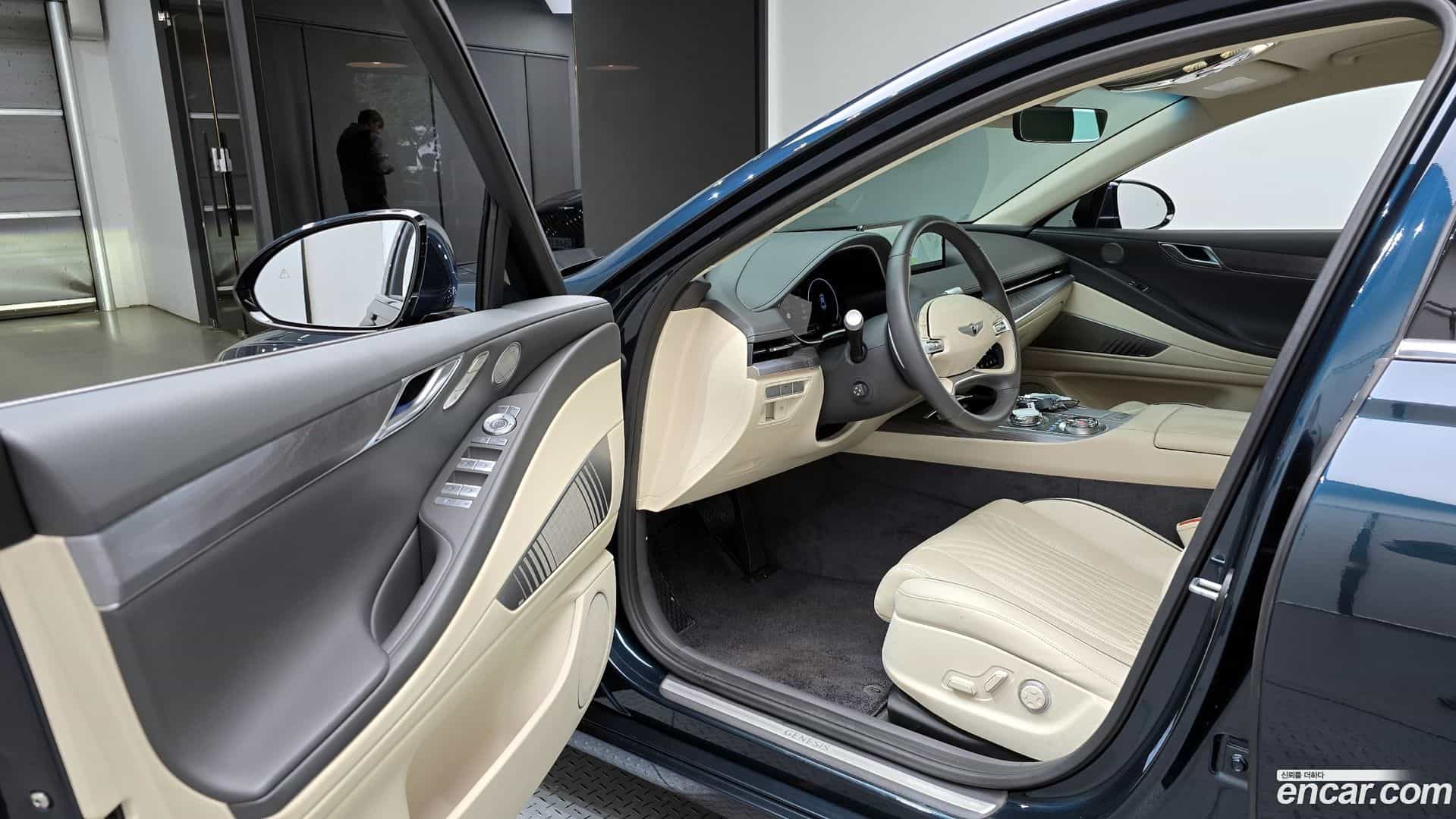 G80 Genesis 2023.1-INNER-010