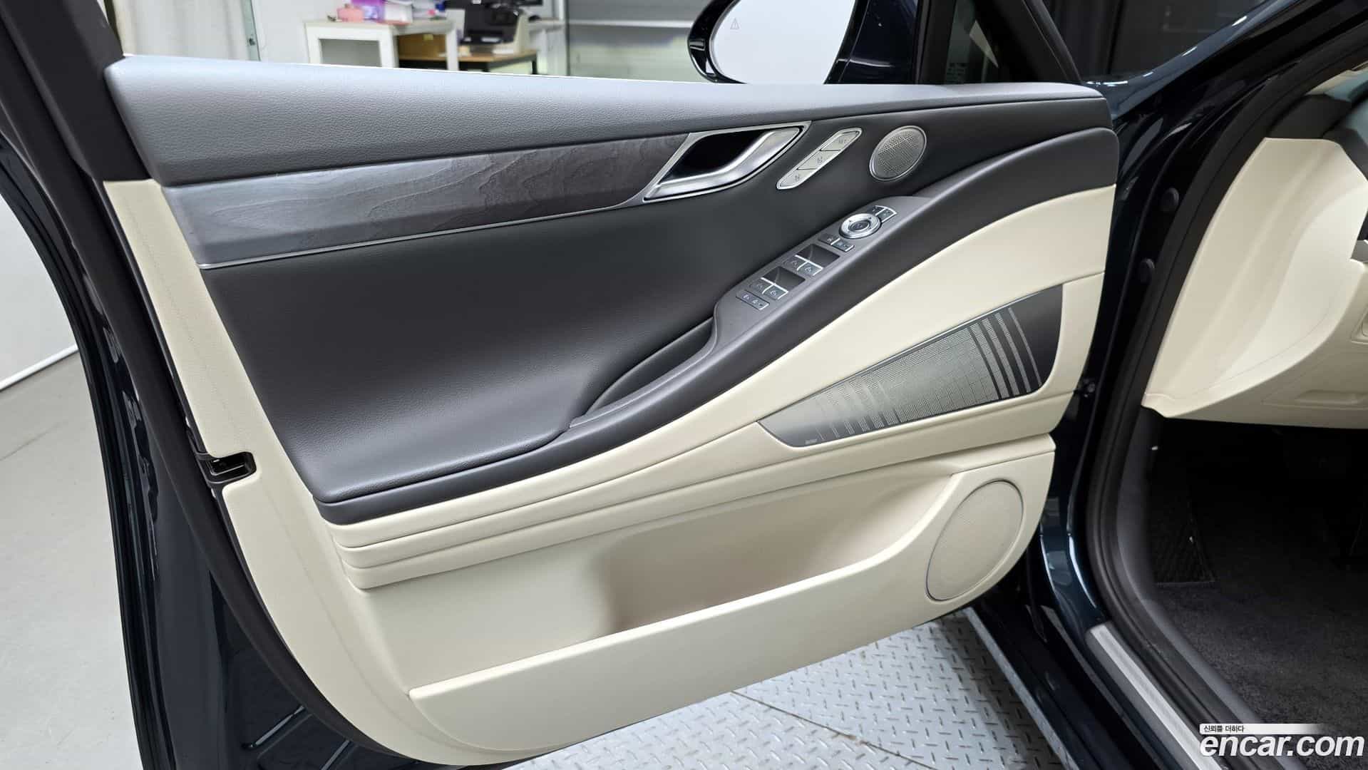 G80 Genesis 2023.1-INNER-034