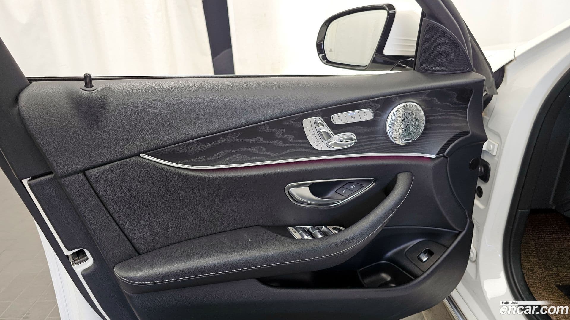 Main__Slider__Photo:E-Class Mercedes-Benz 2018.7-23