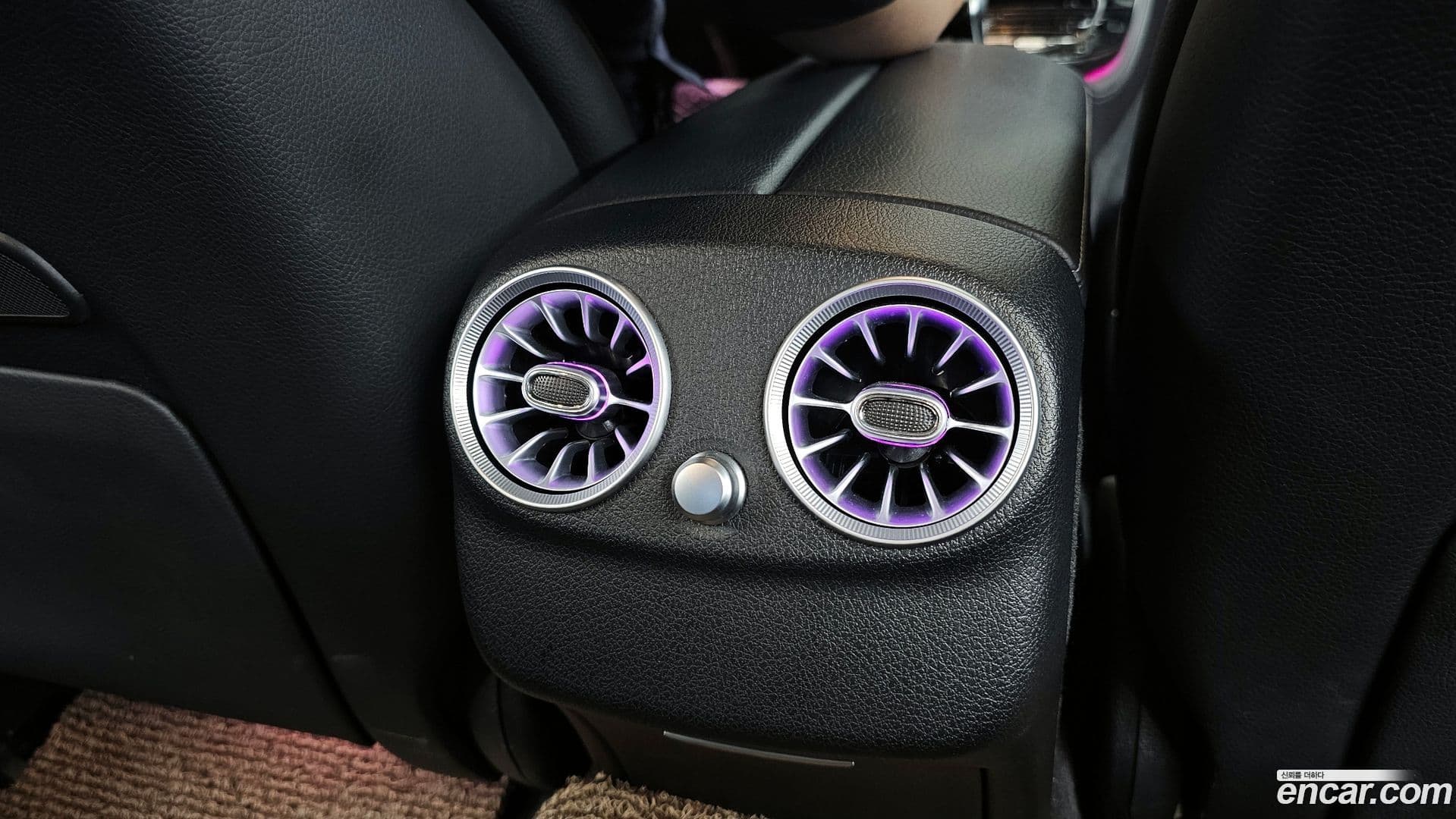 Main__Slider__Photo:E-Class Mercedes-Benz 2018.7-31