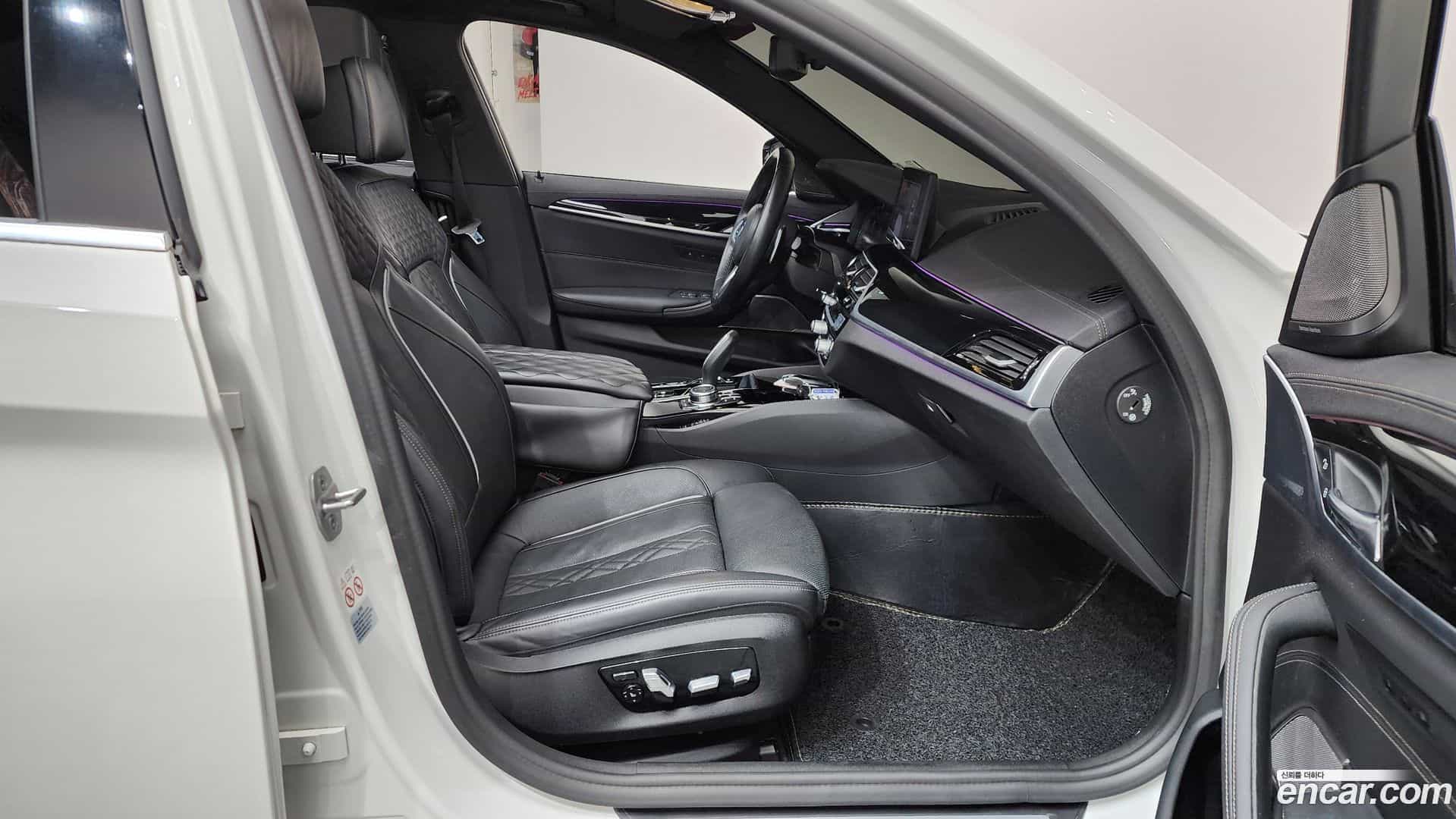 5-Series BMW 2022.3-INNER-036