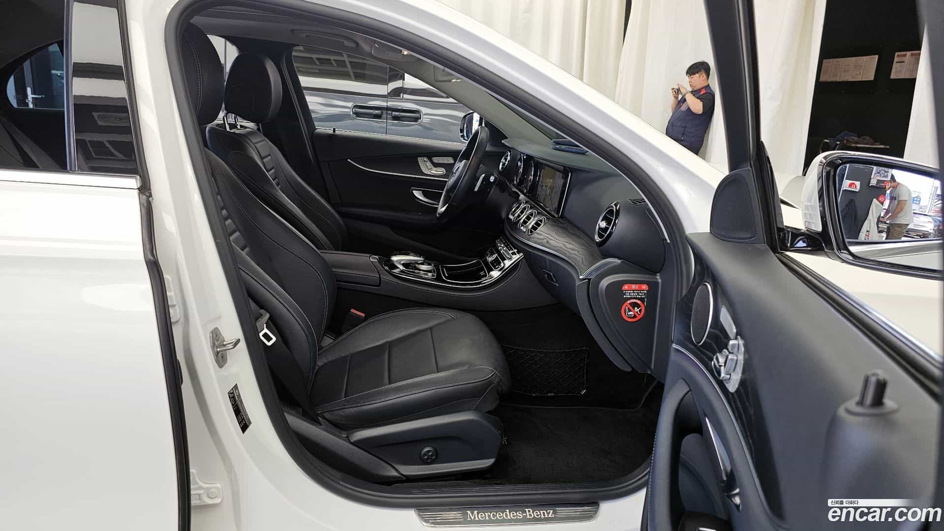 E-Class Mercedes-Benz 2017.9-OPTION-015