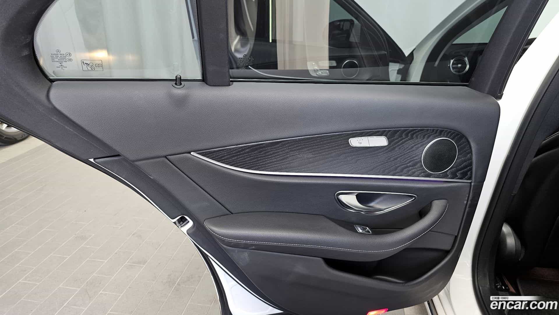 E-Class Mercedes-Benz 2017.9-INNER-035