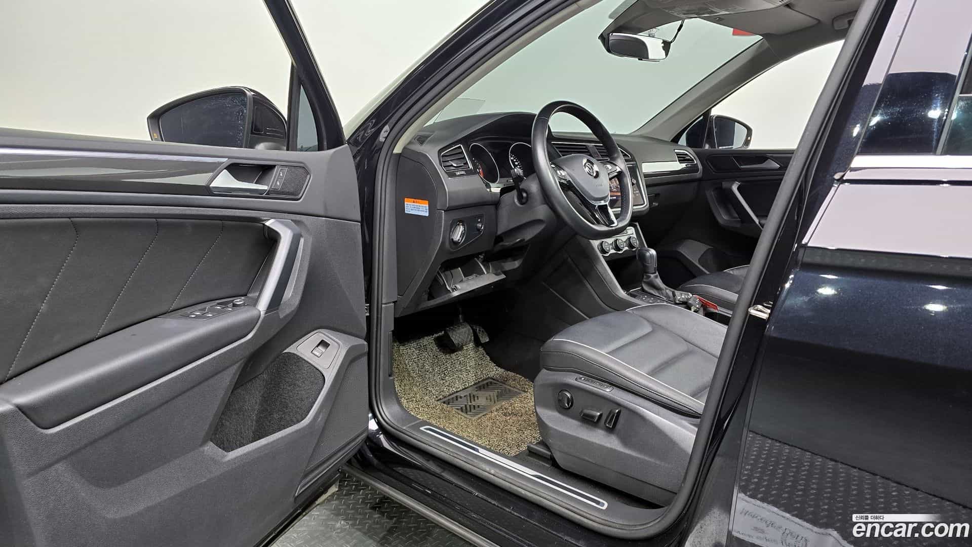 Tiguan Volkswagen 2020.5-INNER-010