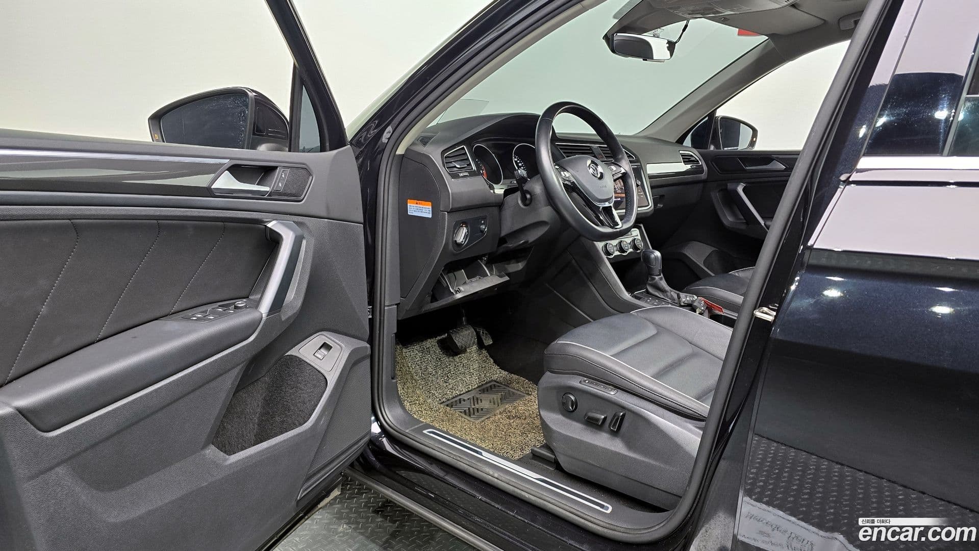 Main__Slider__Photo:Tiguan Volkswagen 2020.5-9