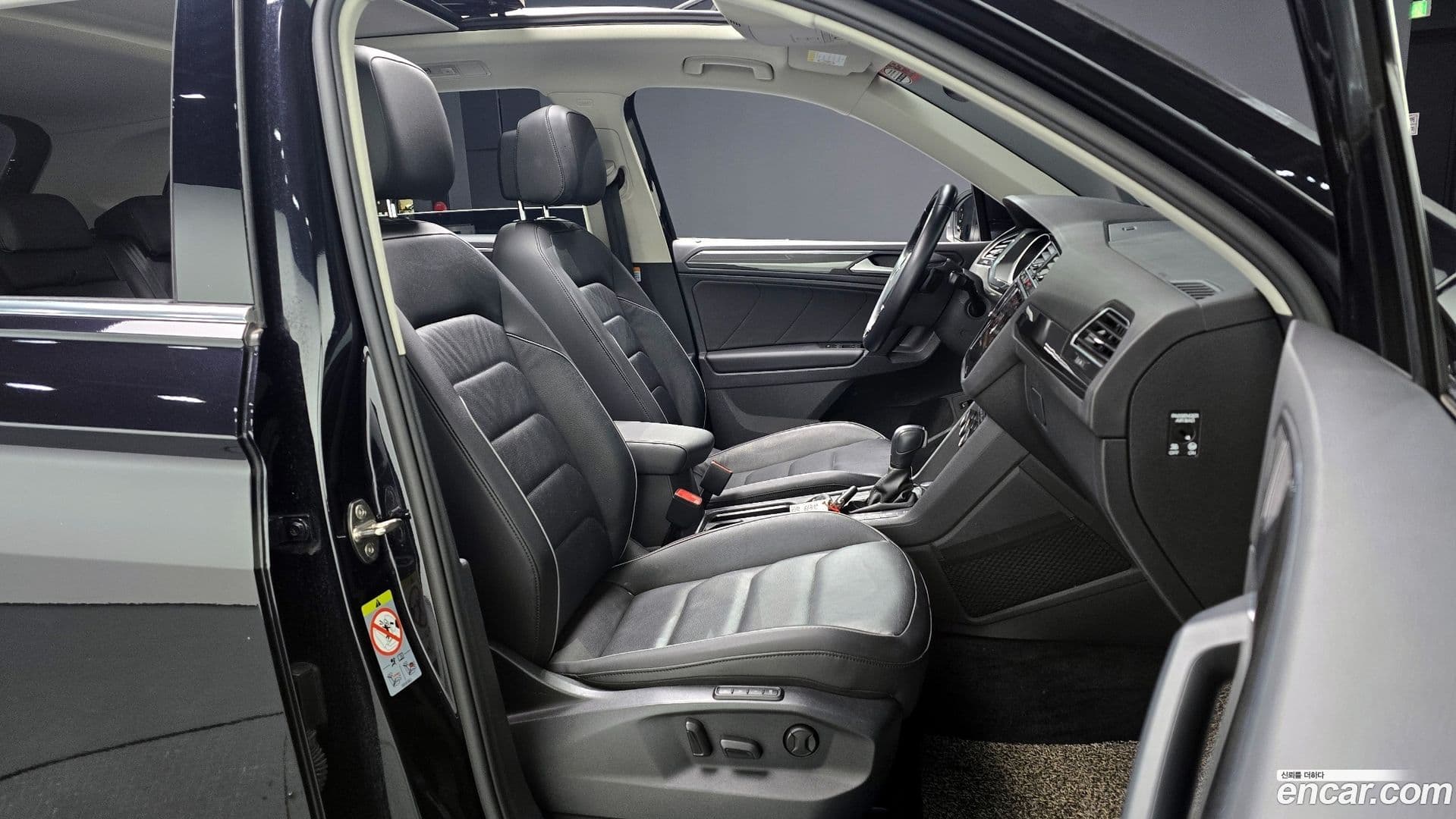 Main__Slider__Photo:Tiguan Volkswagen 2020.5-10