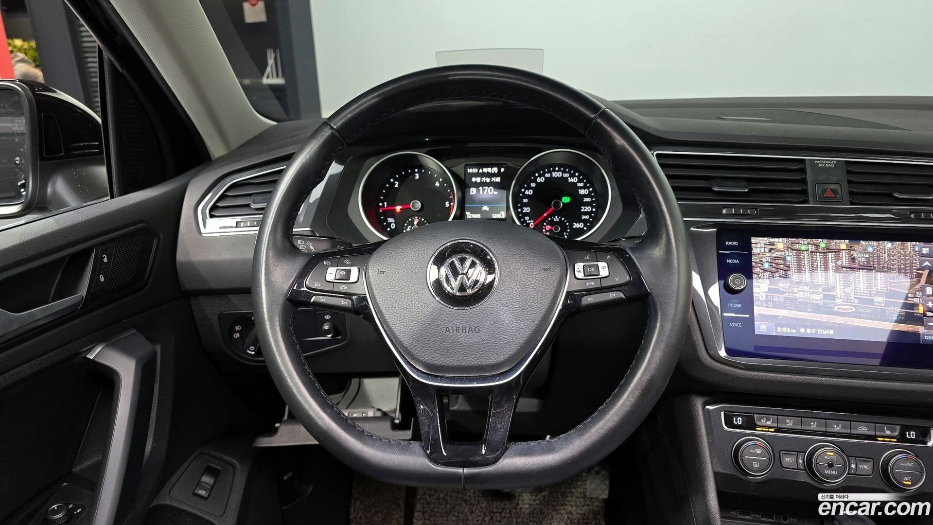 Main__Slider__Photo:Tiguan Volkswagen 2020.5-12