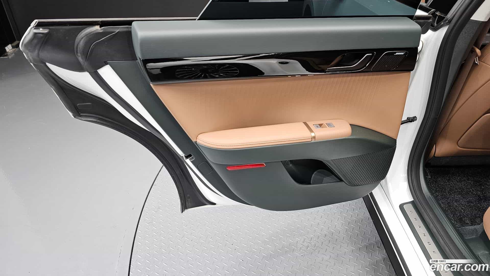 Grandeur Hyundai 2024.3-INNER-035