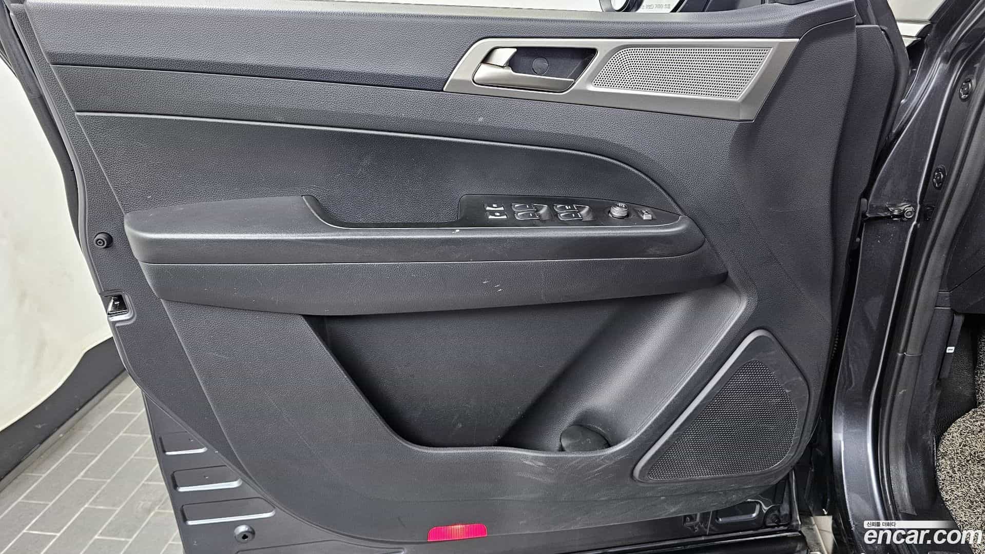Rexton KG Mobility 2018.4-INNER-034