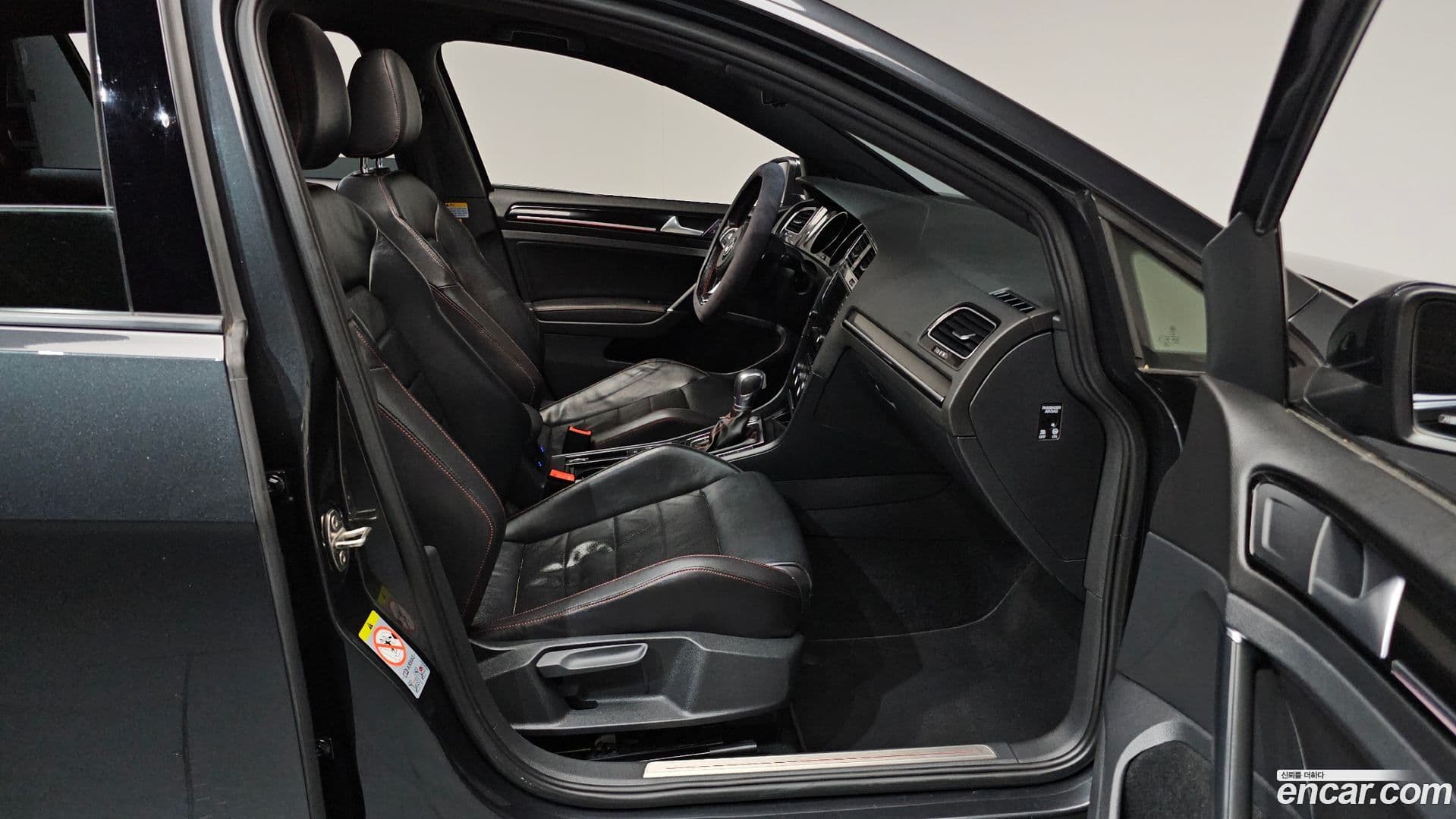 Main__Slider__Photo:Golf Volkswagen 2016.6-25