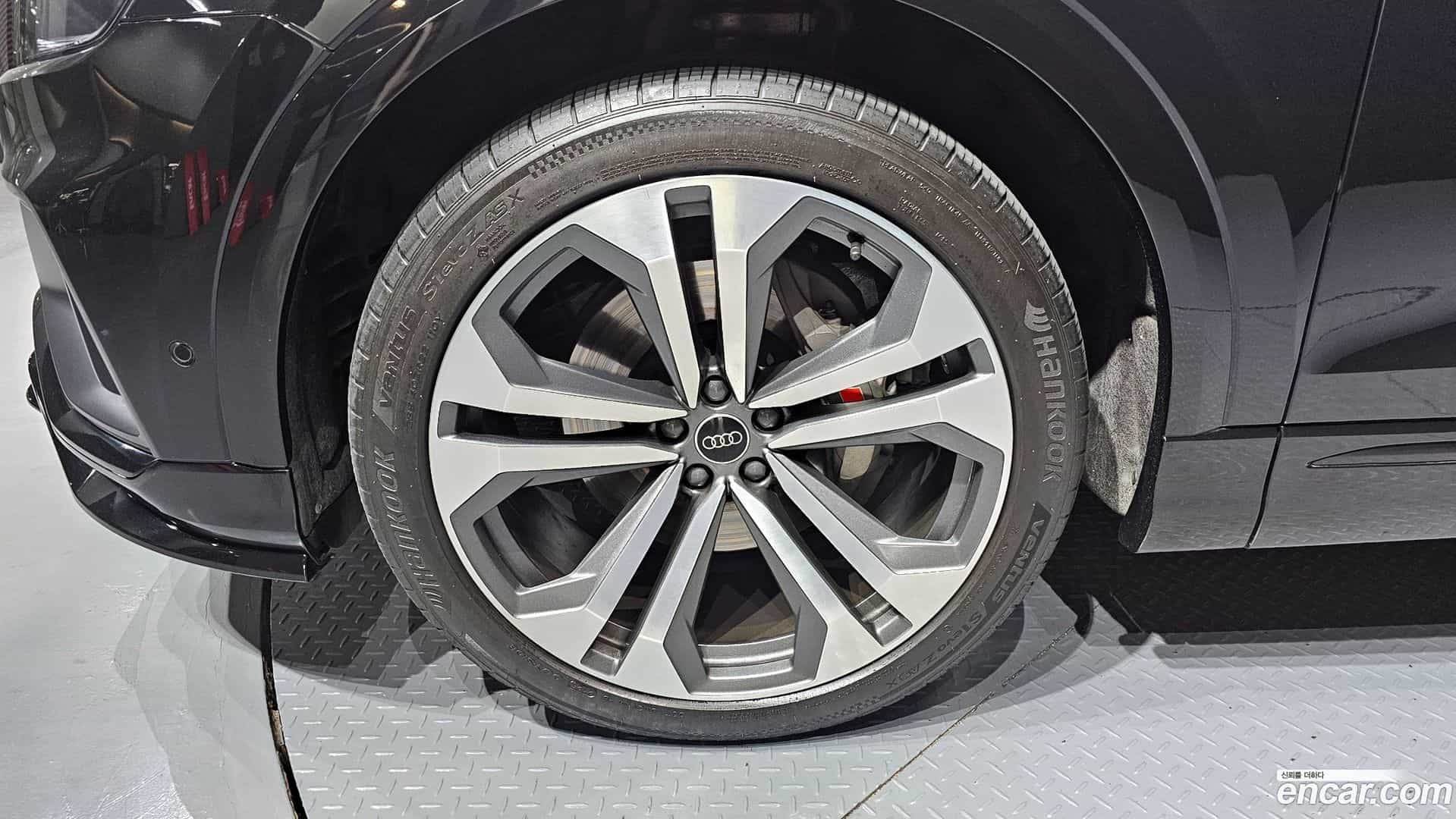 Q8 Audi 2023.11-OUTER-005