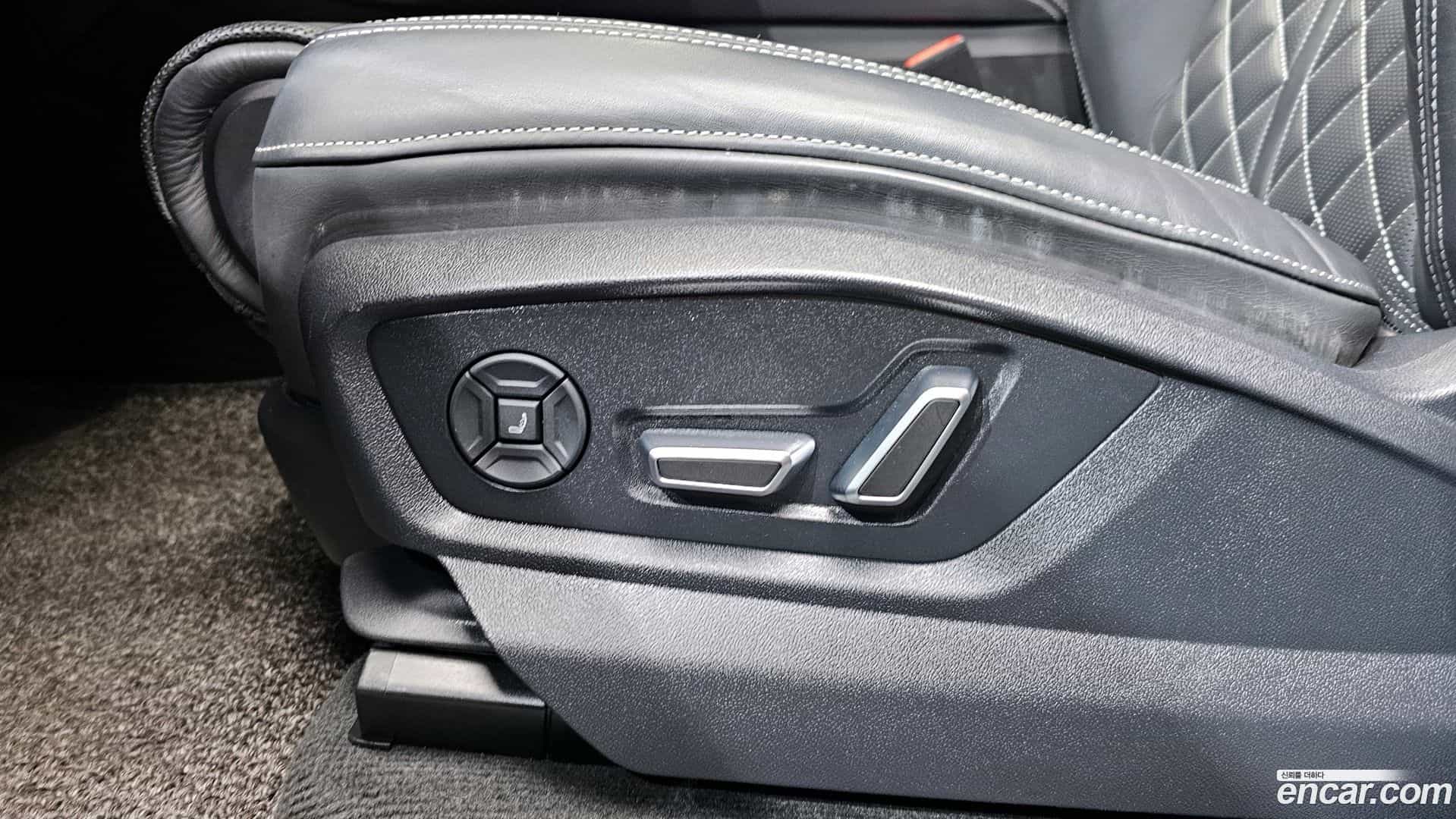 Q8 Audi 2023.11-OPTION-024