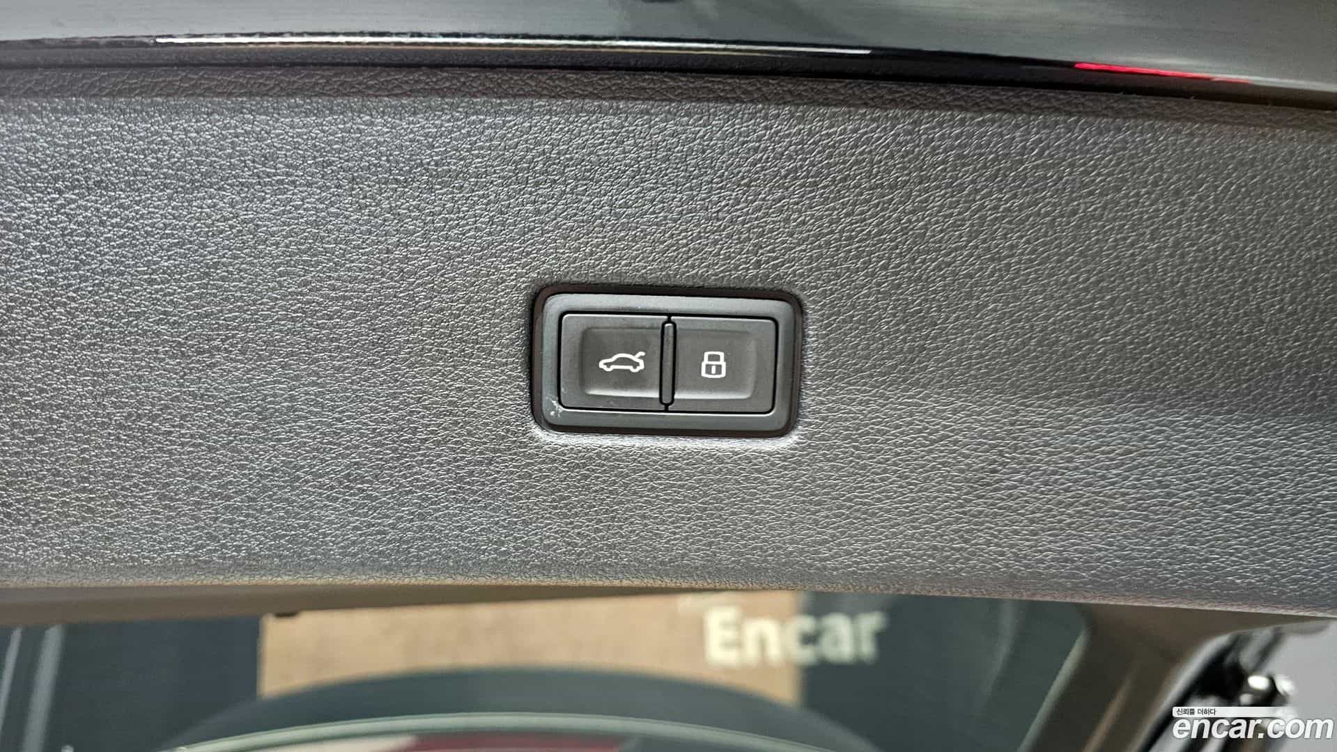 Q8 Audi 2023.11-OPTION-043