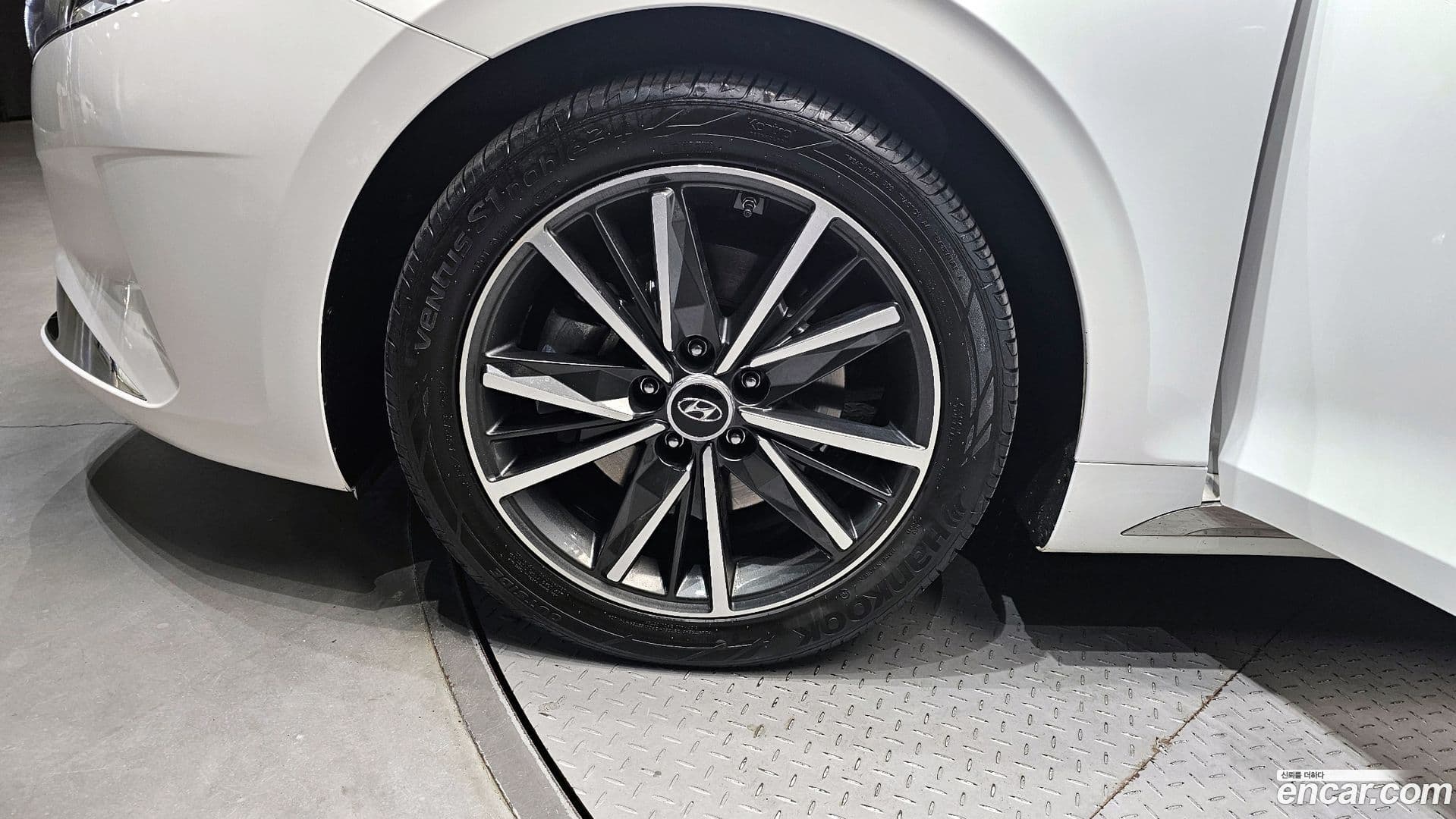 Main__Slider__Photo:Grandeur Hyundai 2022.6-4