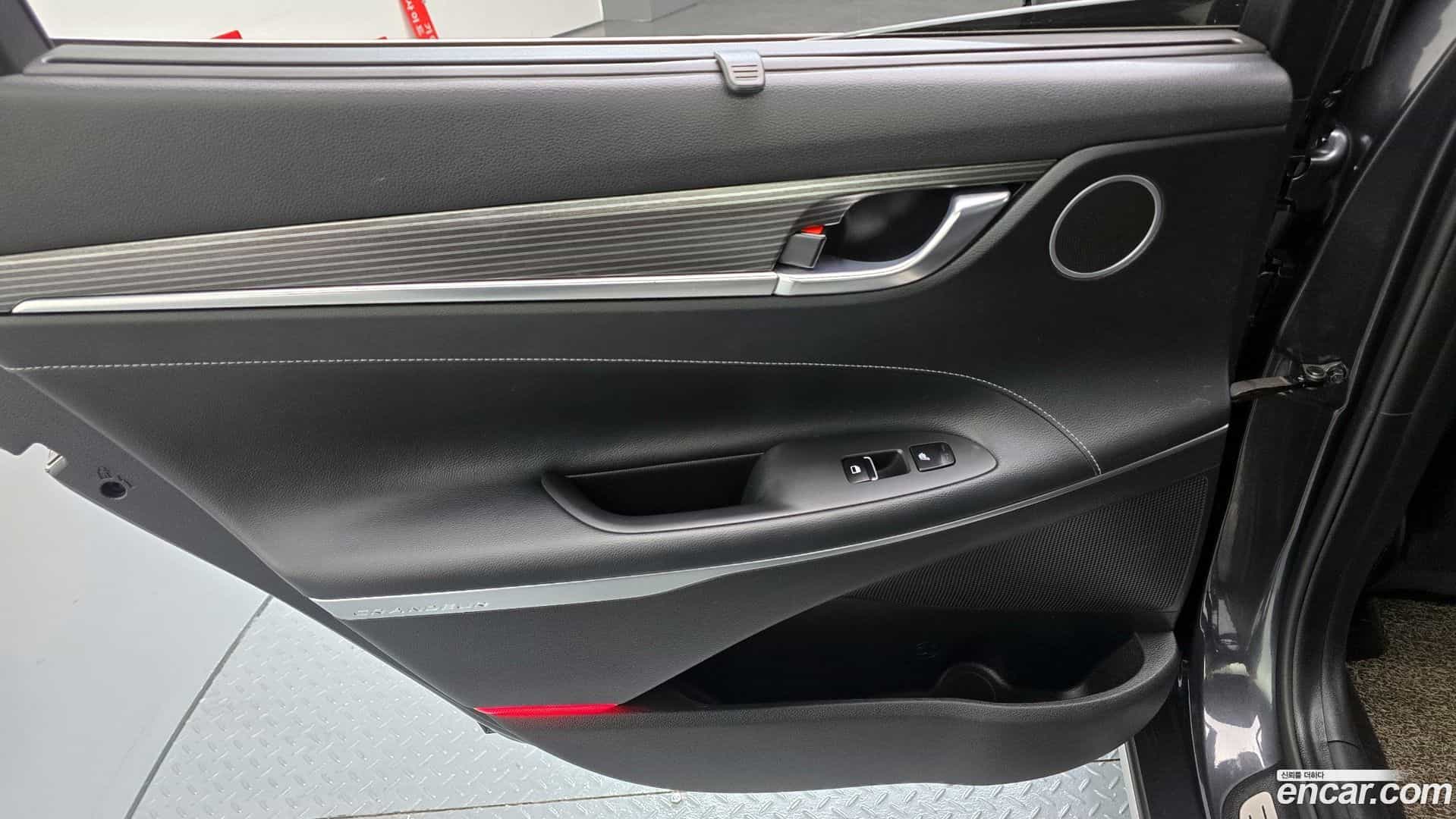 Grandeur Hyundai 2016.10-INNER-035