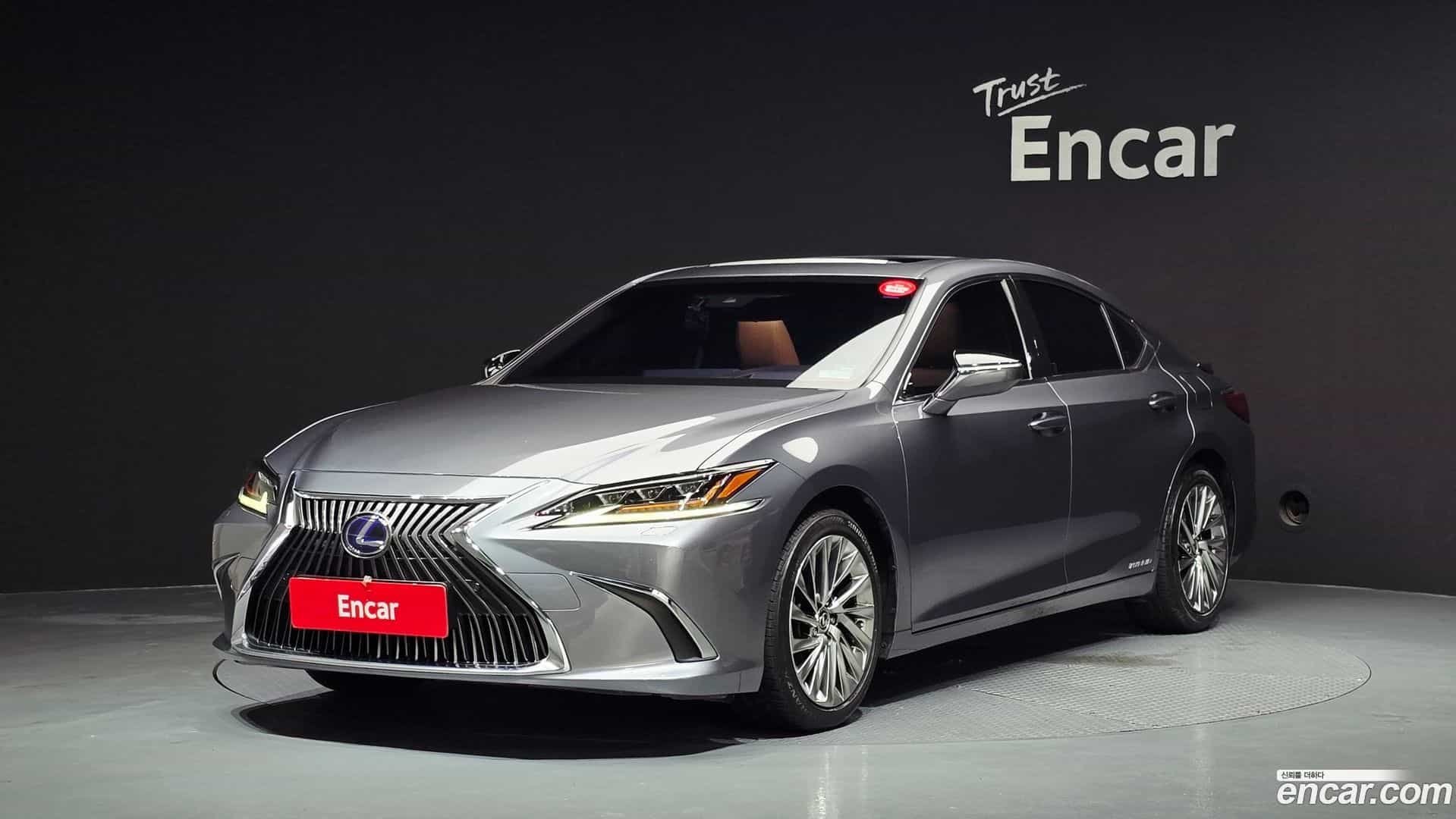 ES Lexus 2019.4-OUTER-001