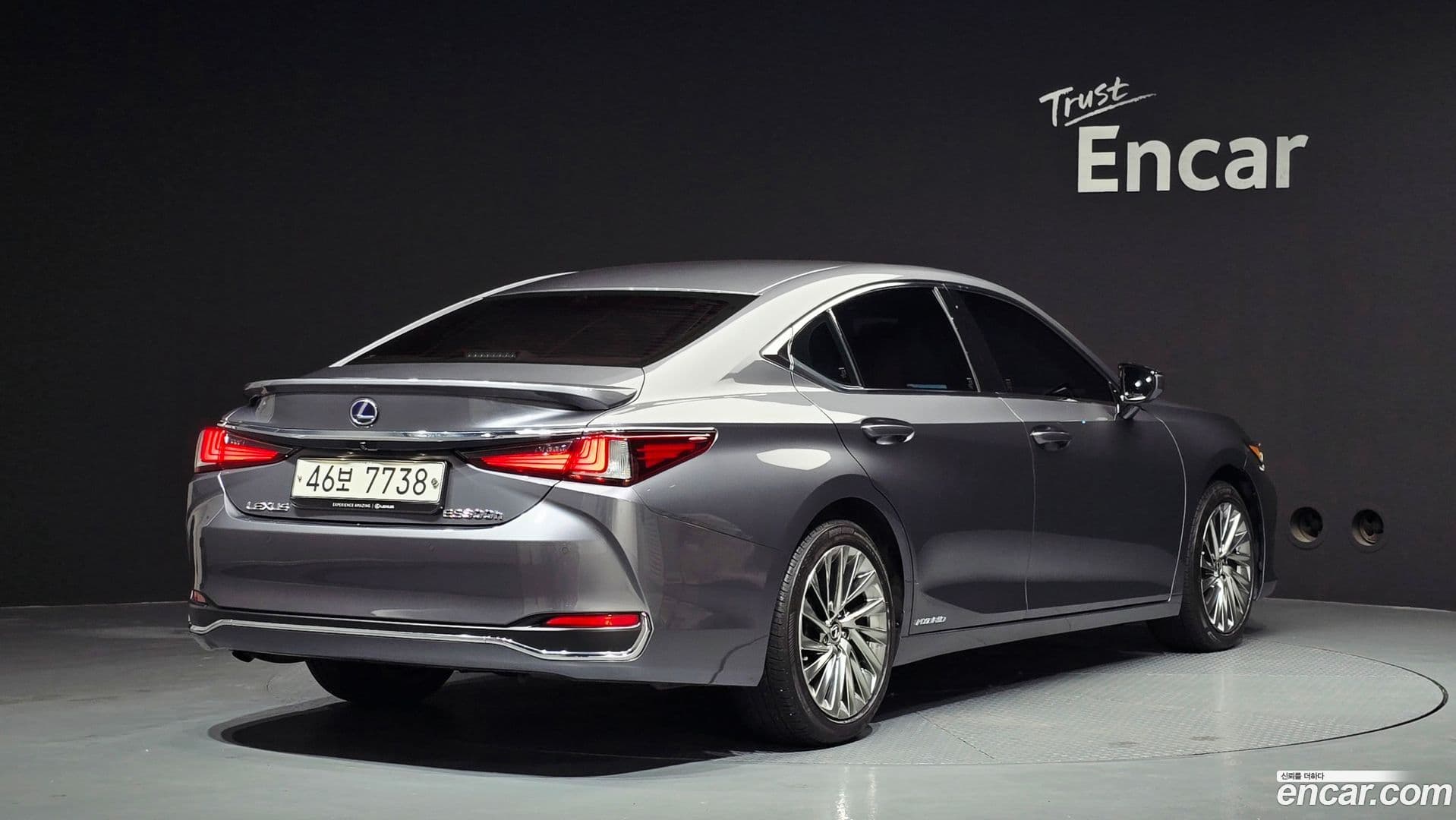 Main__Slider__Photo:ES Lexus 2019.4-1