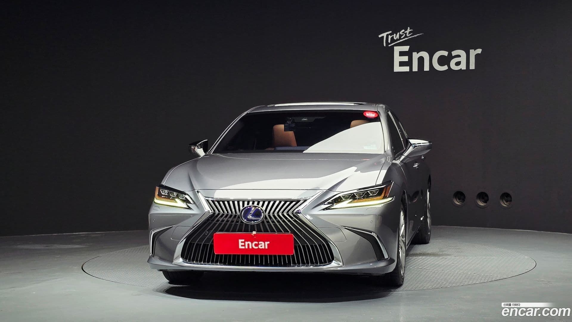 Main__Slider__Photo:ES Lexus 2019.4-2