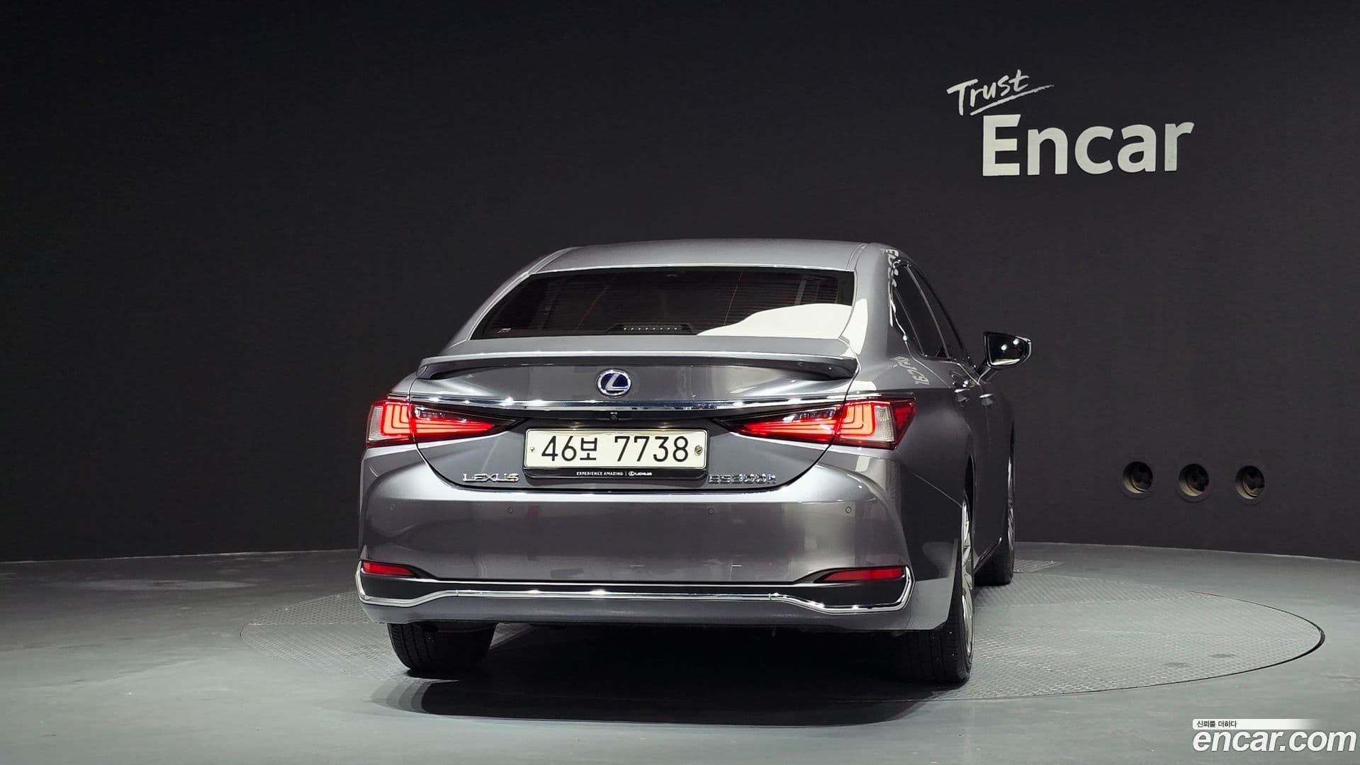 Main__Slider__Photo:ES Lexus 2019.4-3