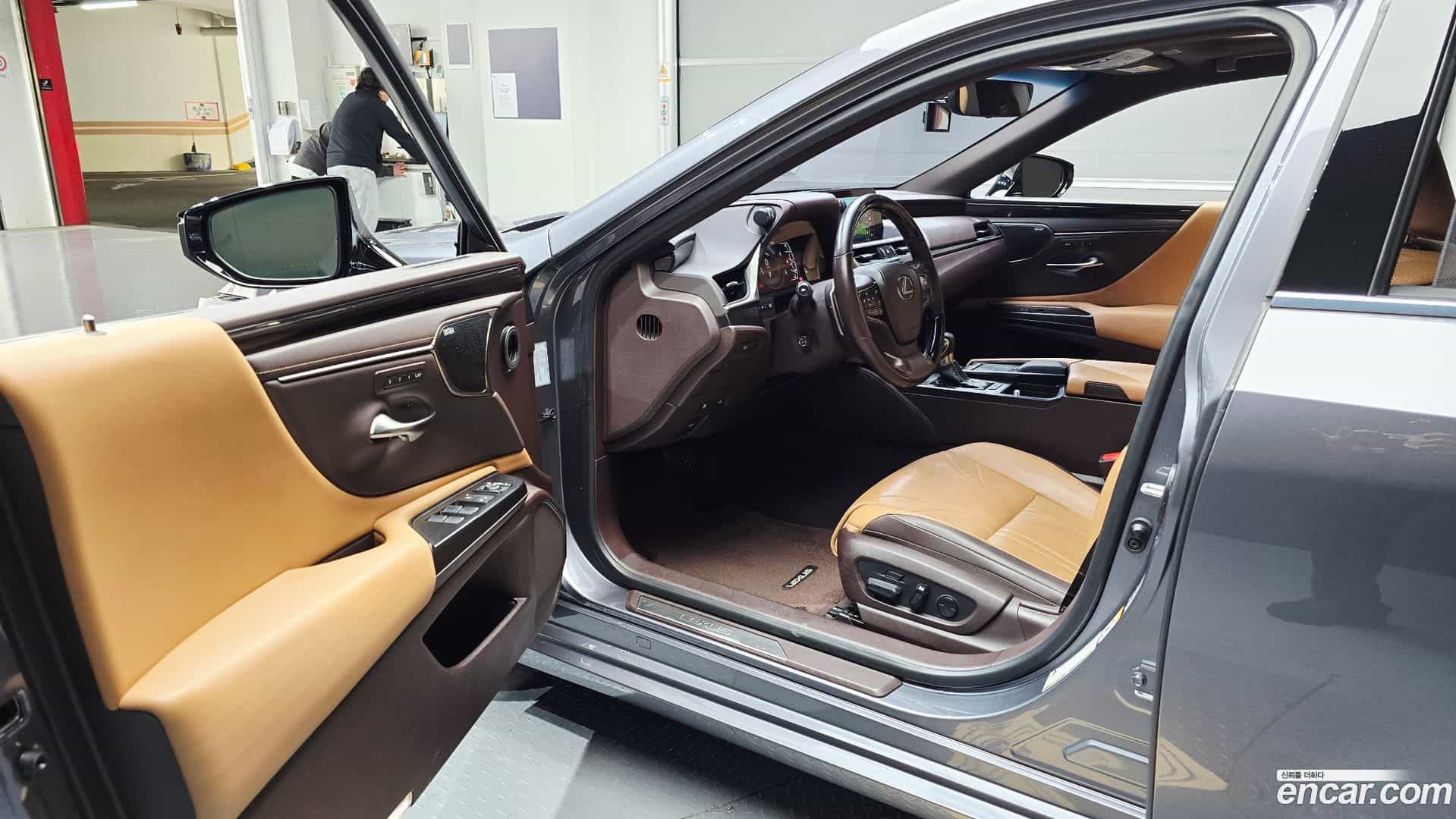 ES Lexus 2019.4-INNER-010