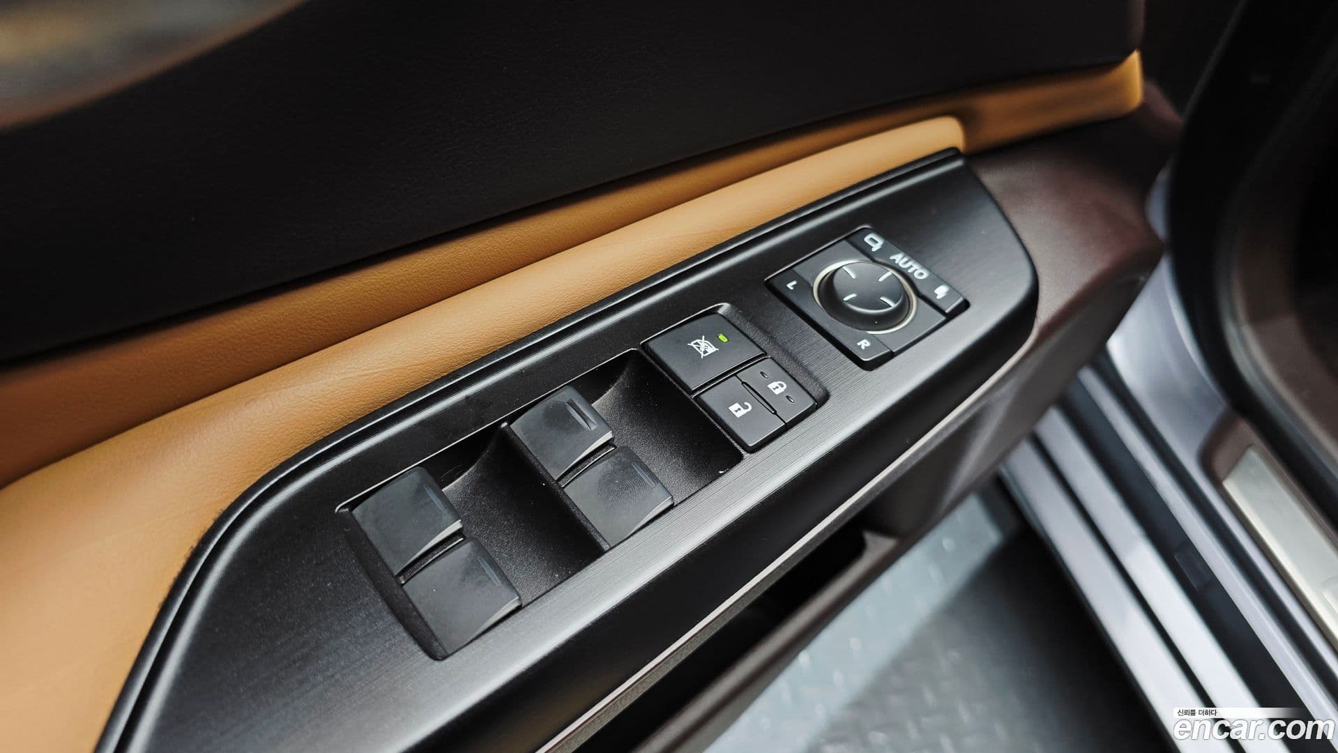 Main__Slider__Photo:ES Lexus 2019.4-13