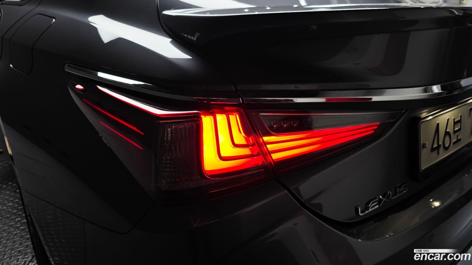 Main__Slider__Photo:ES Lexus 2019.4-22