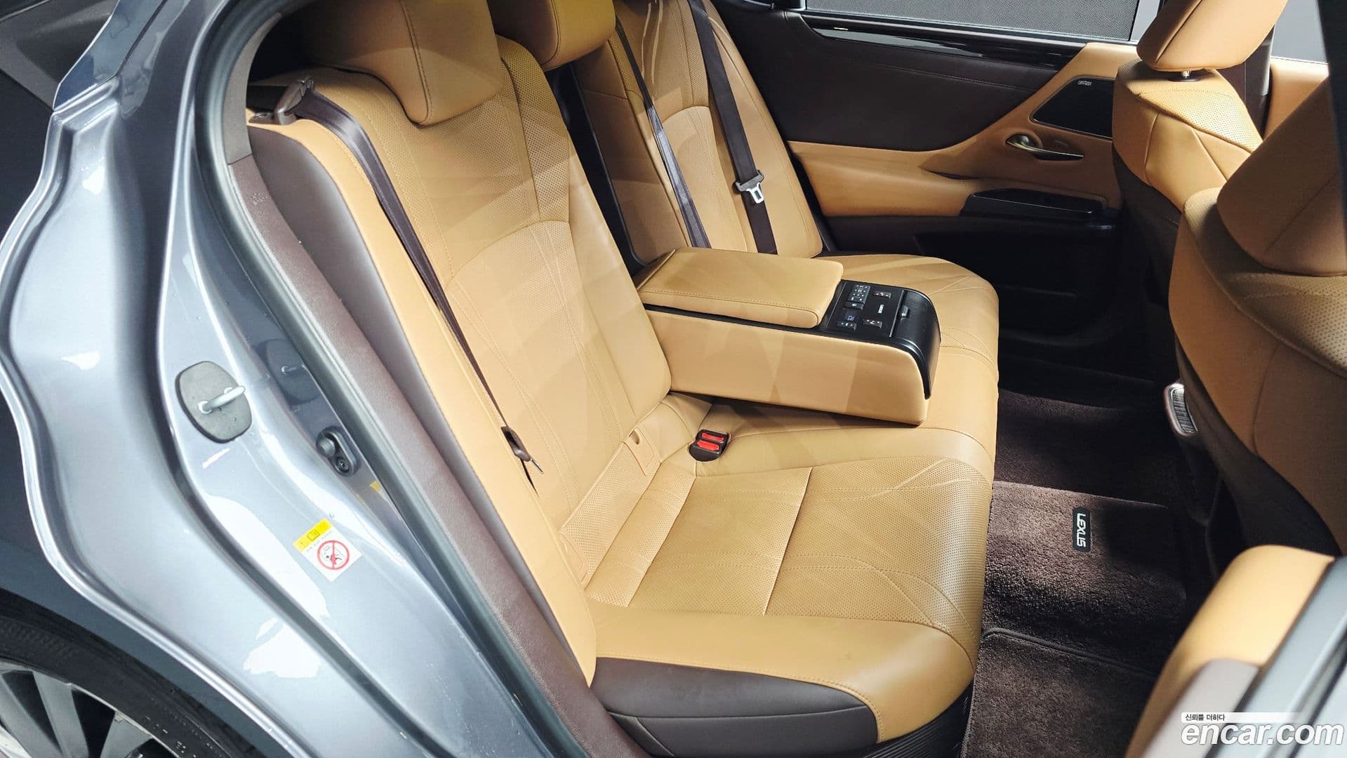 Main__Slider__Photo:ES Lexus 2019.4-25