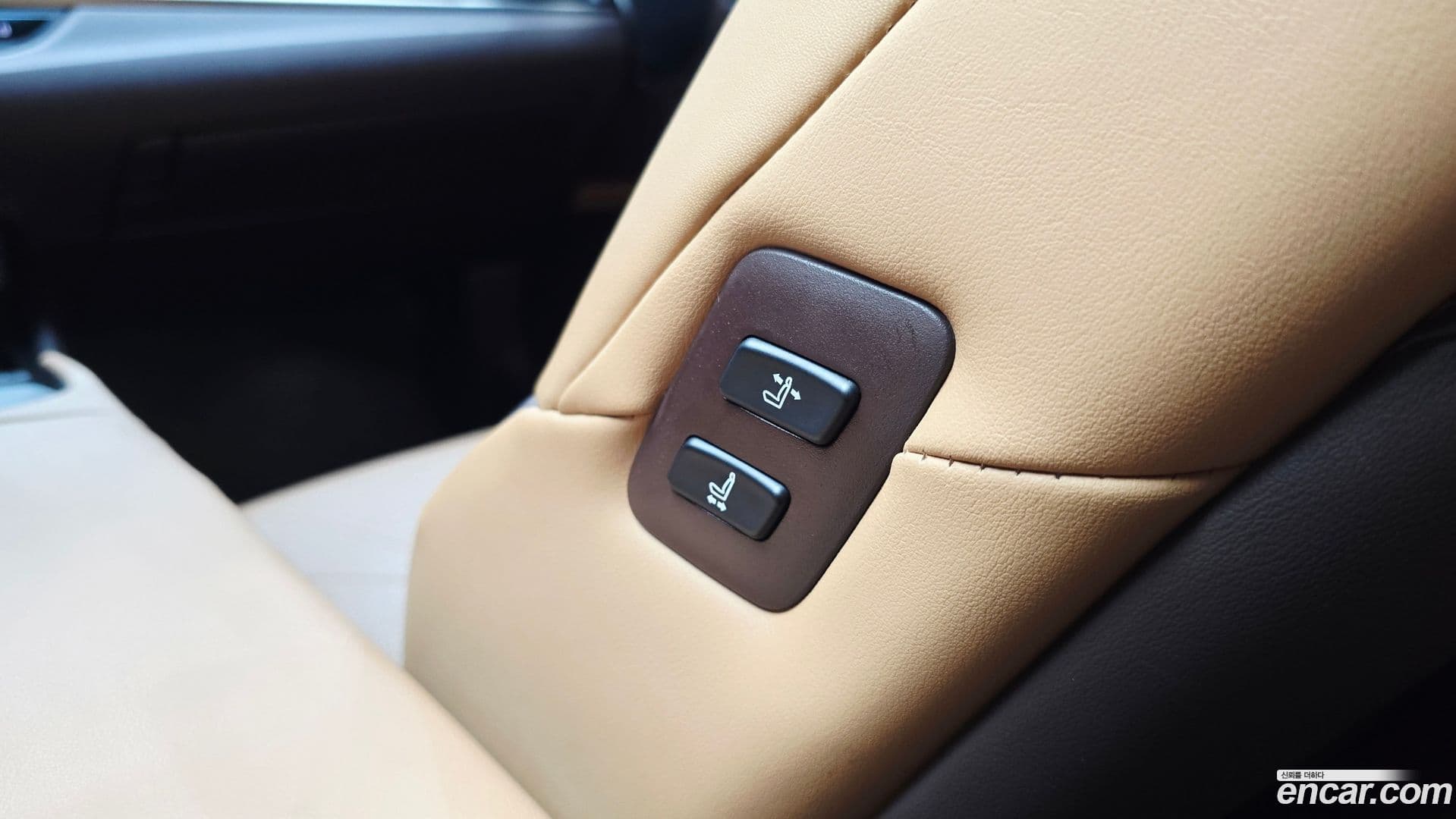 Main__Slider__Photo:ES Lexus 2019.4-27