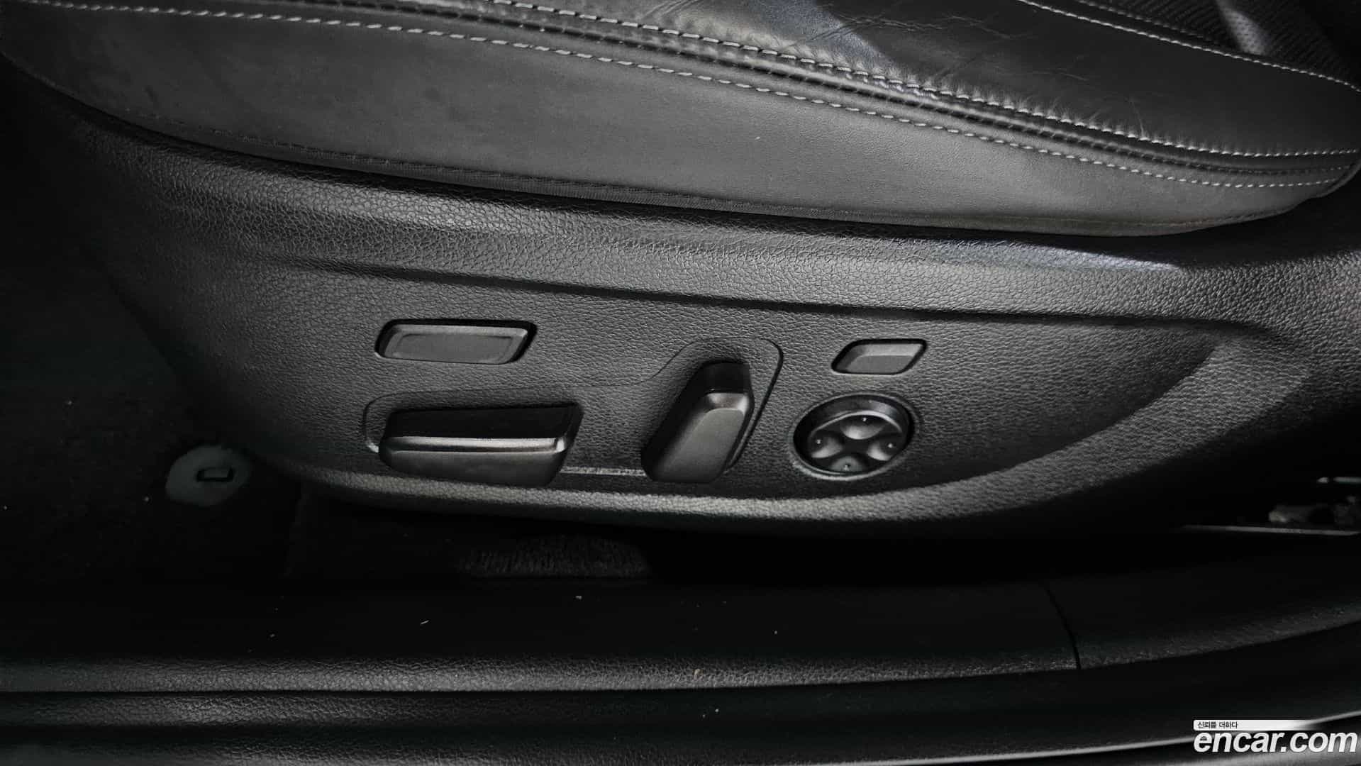 Grandeur Hyundai 2022.5-OPTION-048