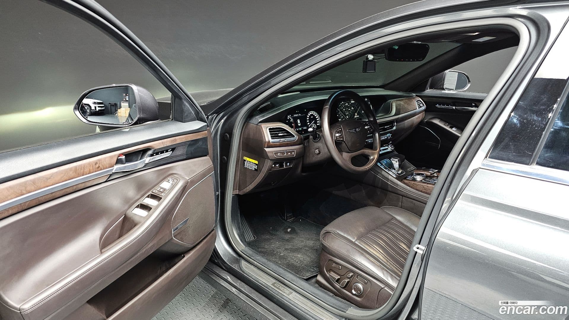 Main__Slider__Photo:G90 Genesis 2021.4-9