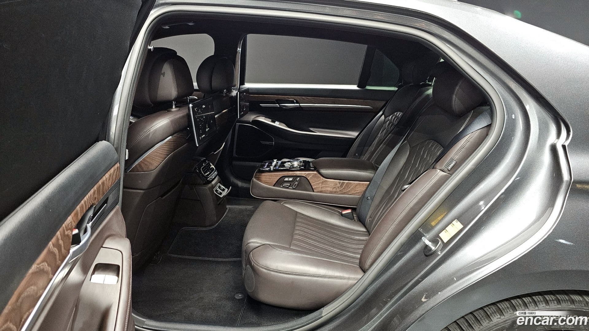 Main__Slider__Photo:G90 Genesis 2021.4-10