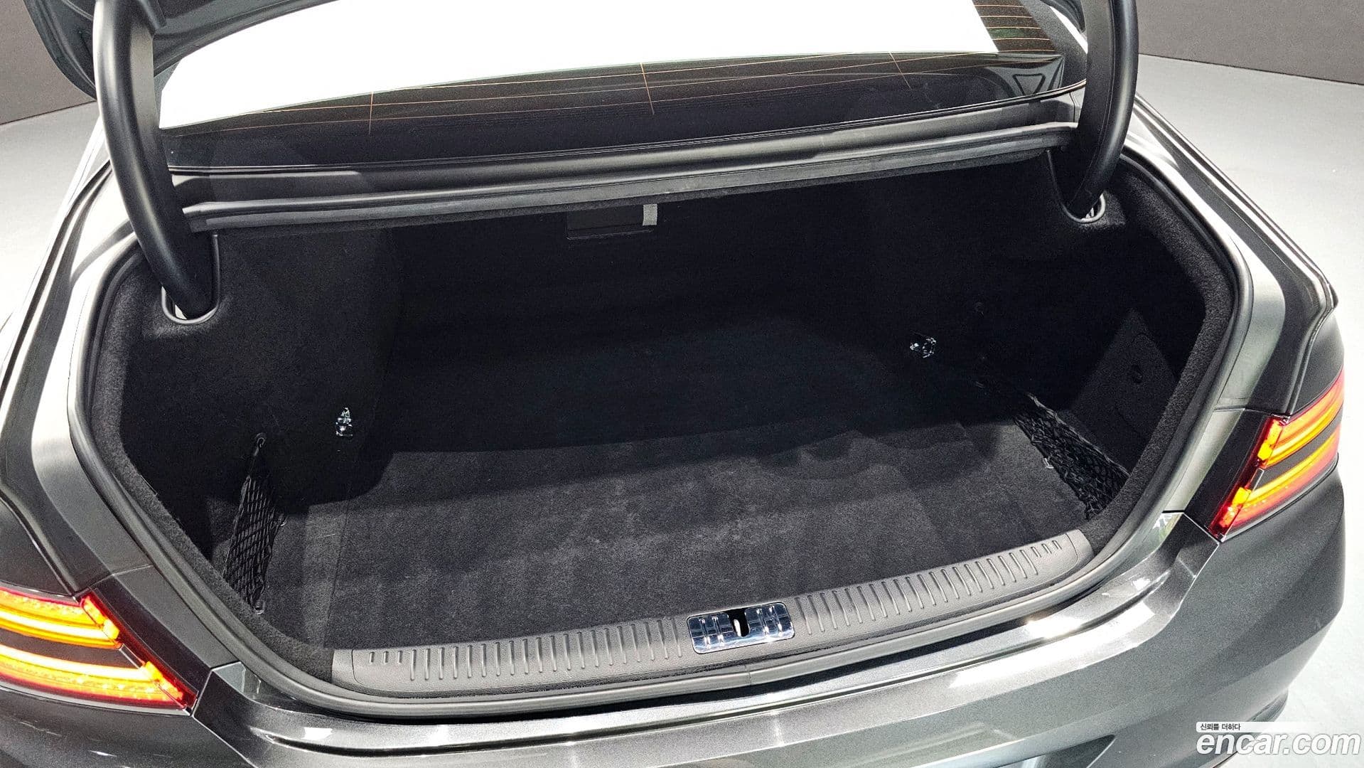Main__Slider__Photo:G90 Genesis 2021.4-28