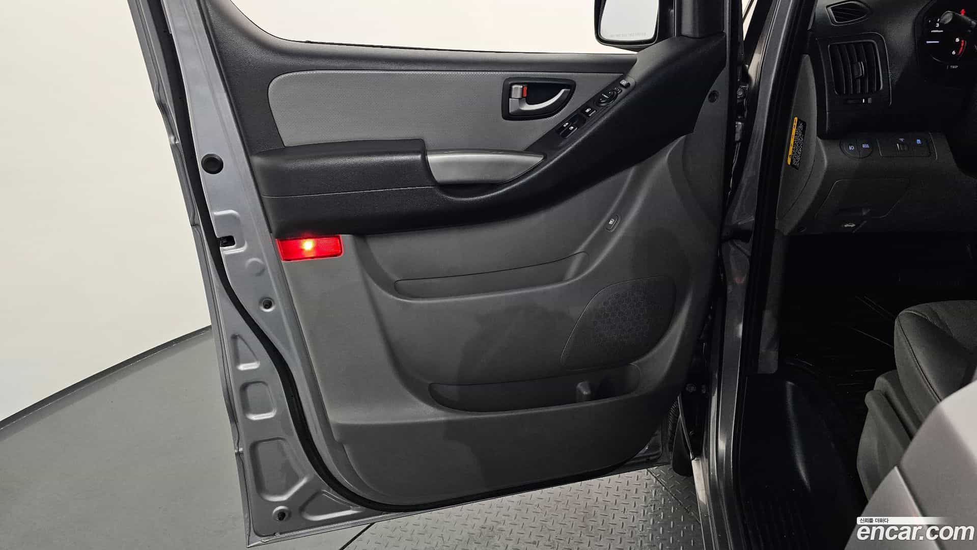 Starex Hyundai 2021.3-INNER-034