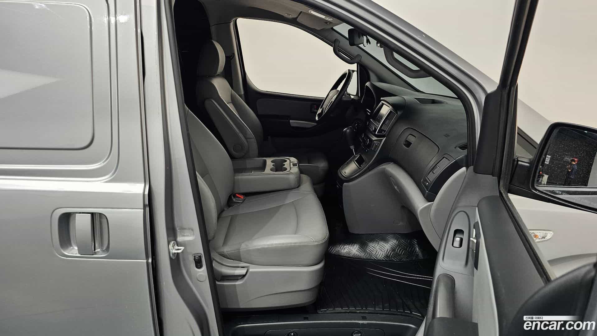 Starex Hyundai 2021.3-INNER-036
