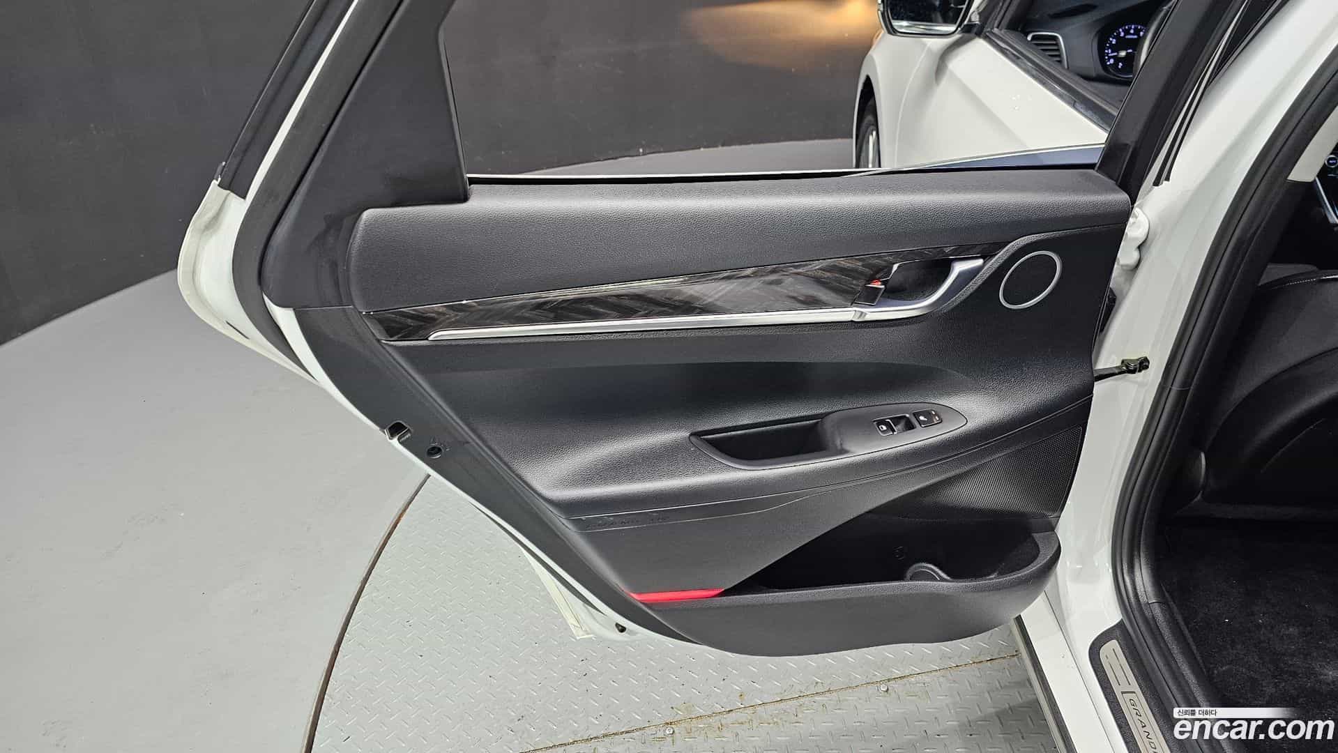 Grandeur Hyundai 2017.5-INNER-035