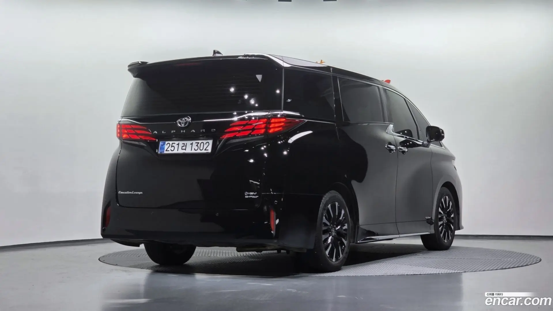 Main__Slider__Photo:Alphard Toyota 2025.2-1