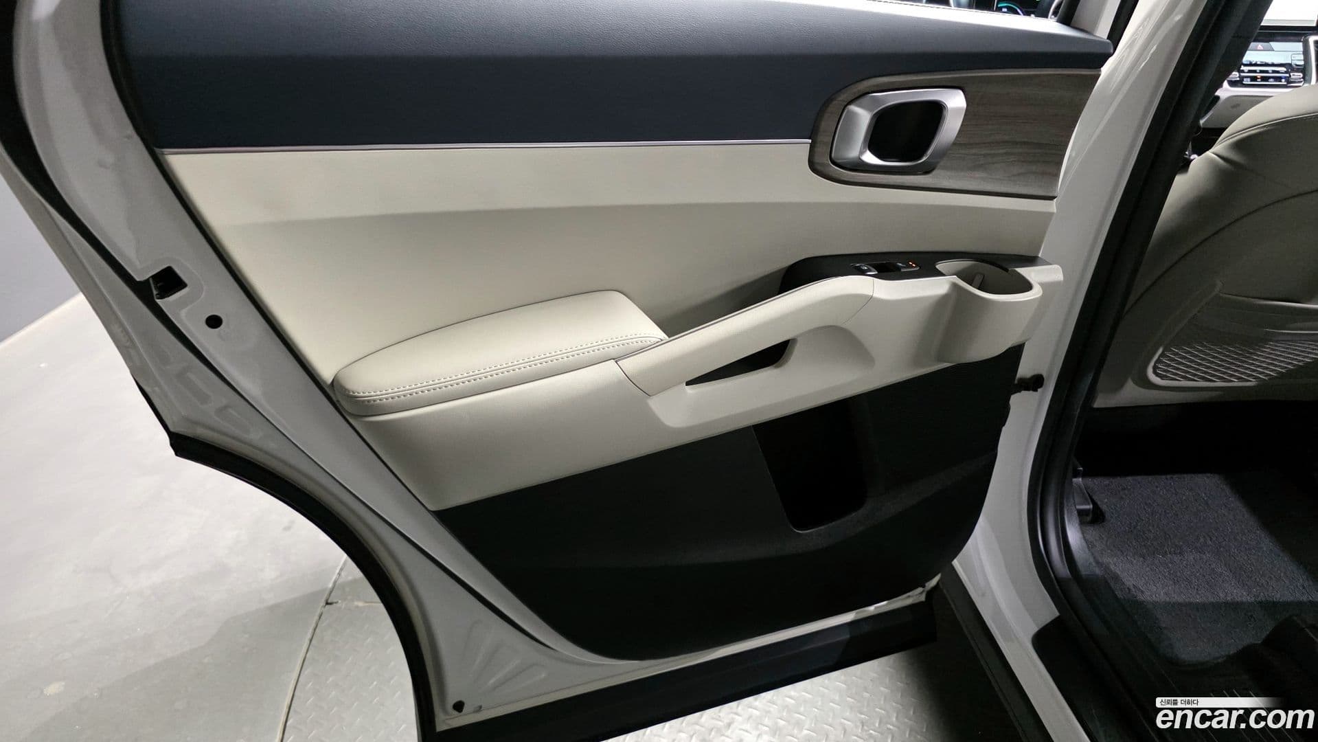 Main__Slider__Photo:Sorento Kia 2022.1-24