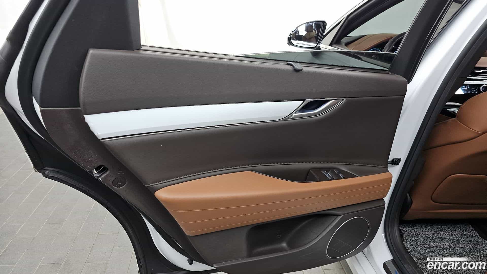 G80 Genesis 2022.2-INNER-035