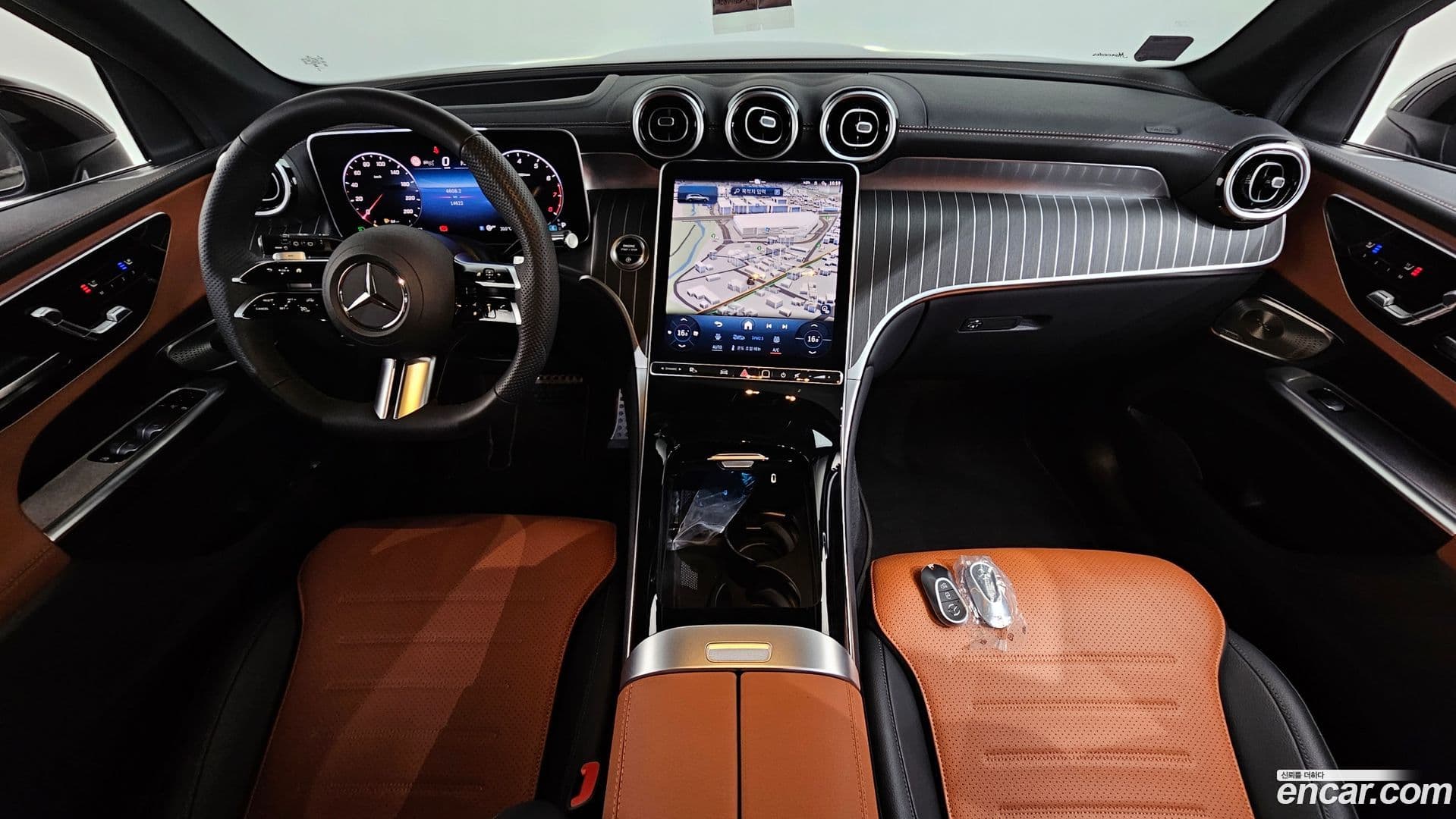 Main__Slider__Photo:GLC-Class Mercedes-Benz 2024.7-6