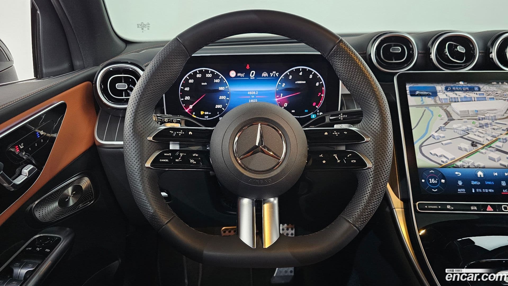 Main__Slider__Photo:GLC-Class Mercedes-Benz 2024.7-13