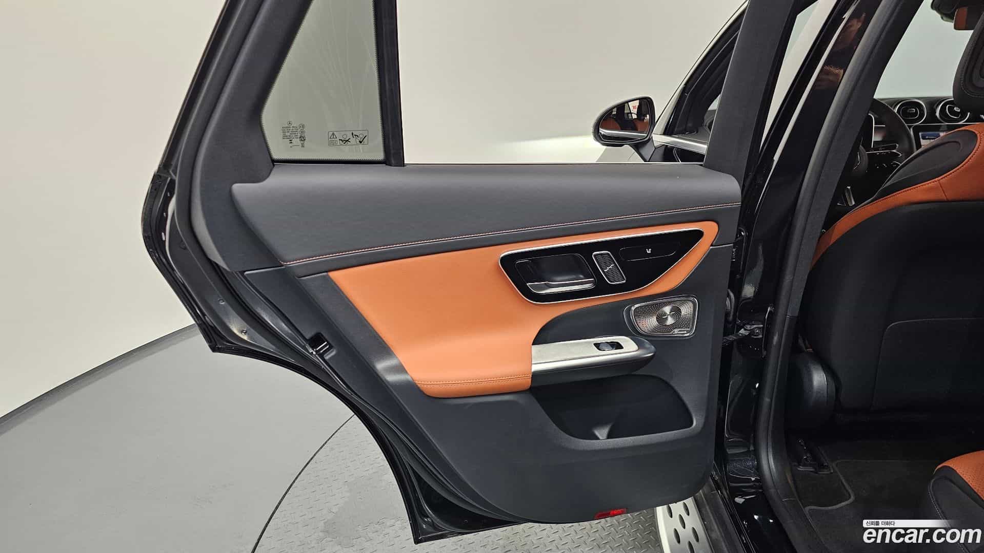 GLC-Class Mercedes-Benz 2024.7-INNER-035