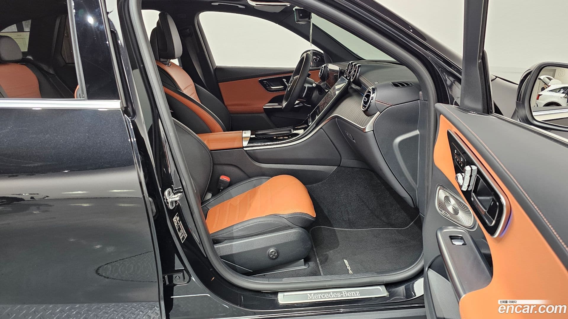 Main__Slider__Photo:GLC-Class Mercedes-Benz 2024.7-25