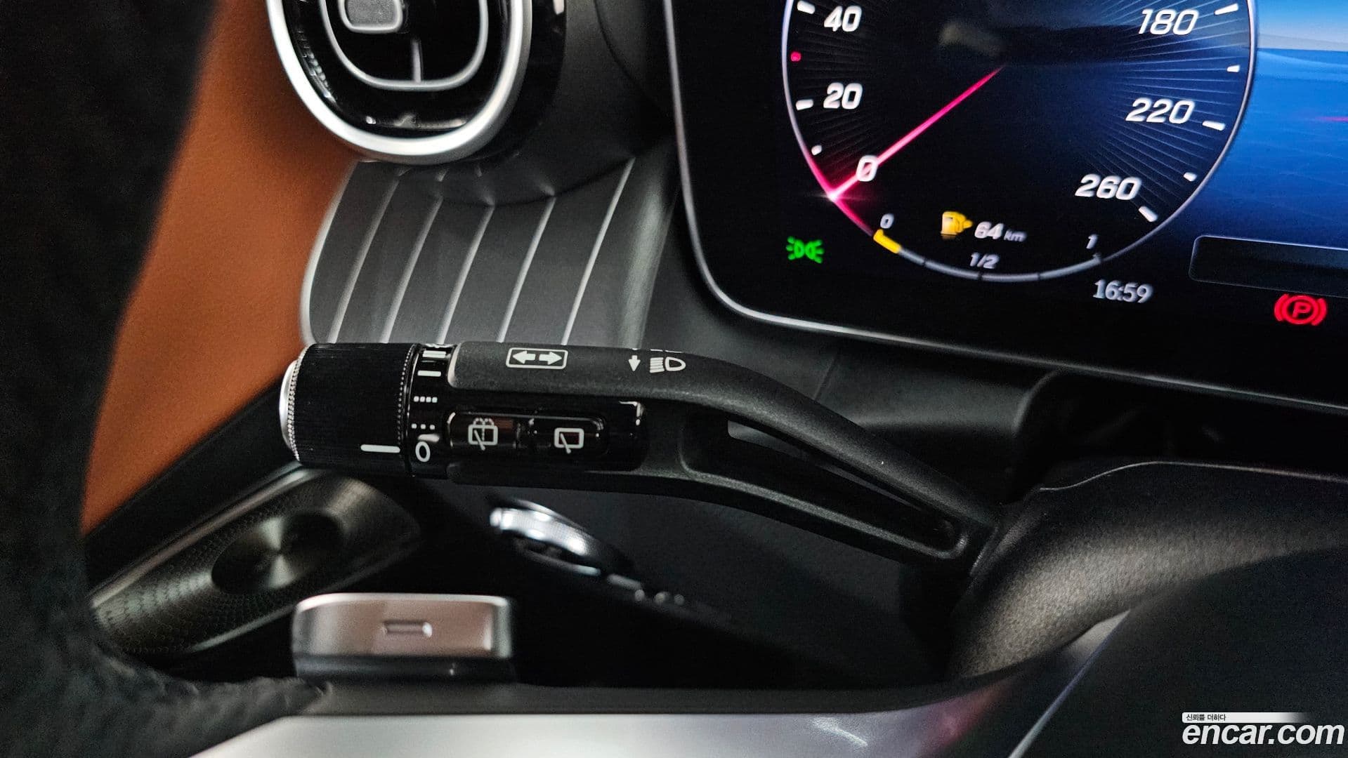Main__Slider__Photo:GLC-Class Mercedes-Benz 2024.7-29