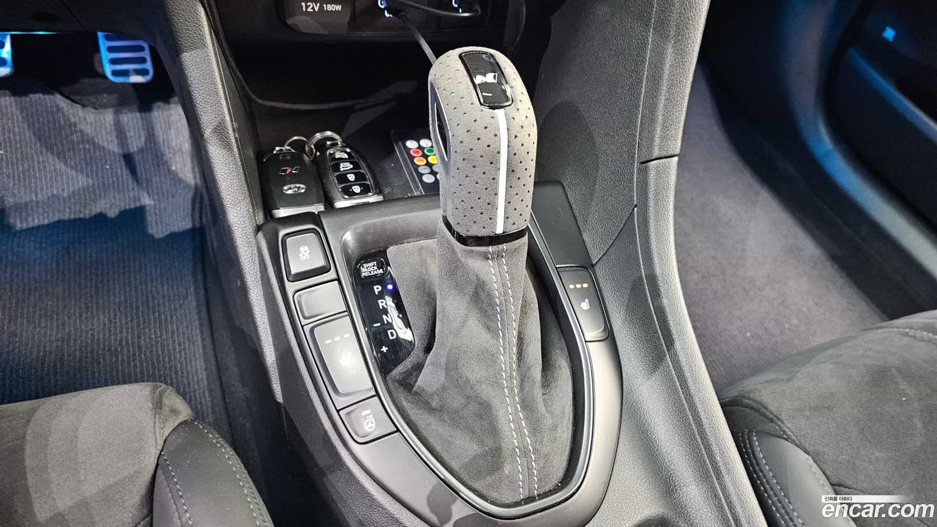 Veloster Hyundai 2020.6-INNER-009