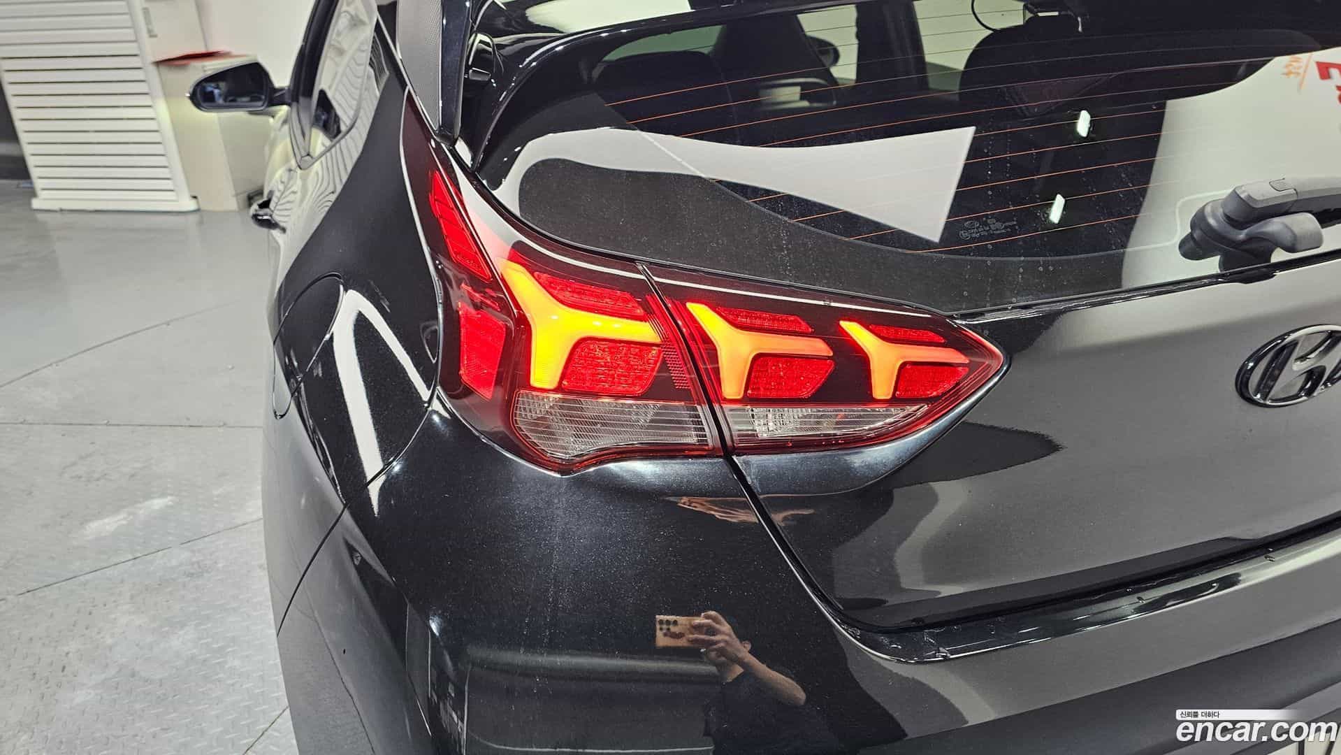 Veloster Hyundai 2020.6-OUTER-033