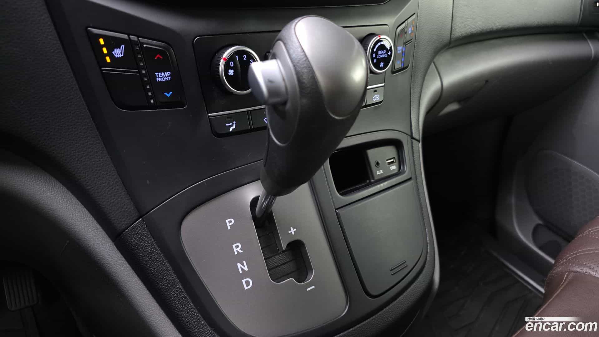 Starex Hyundai 2019.2-INNER-009
