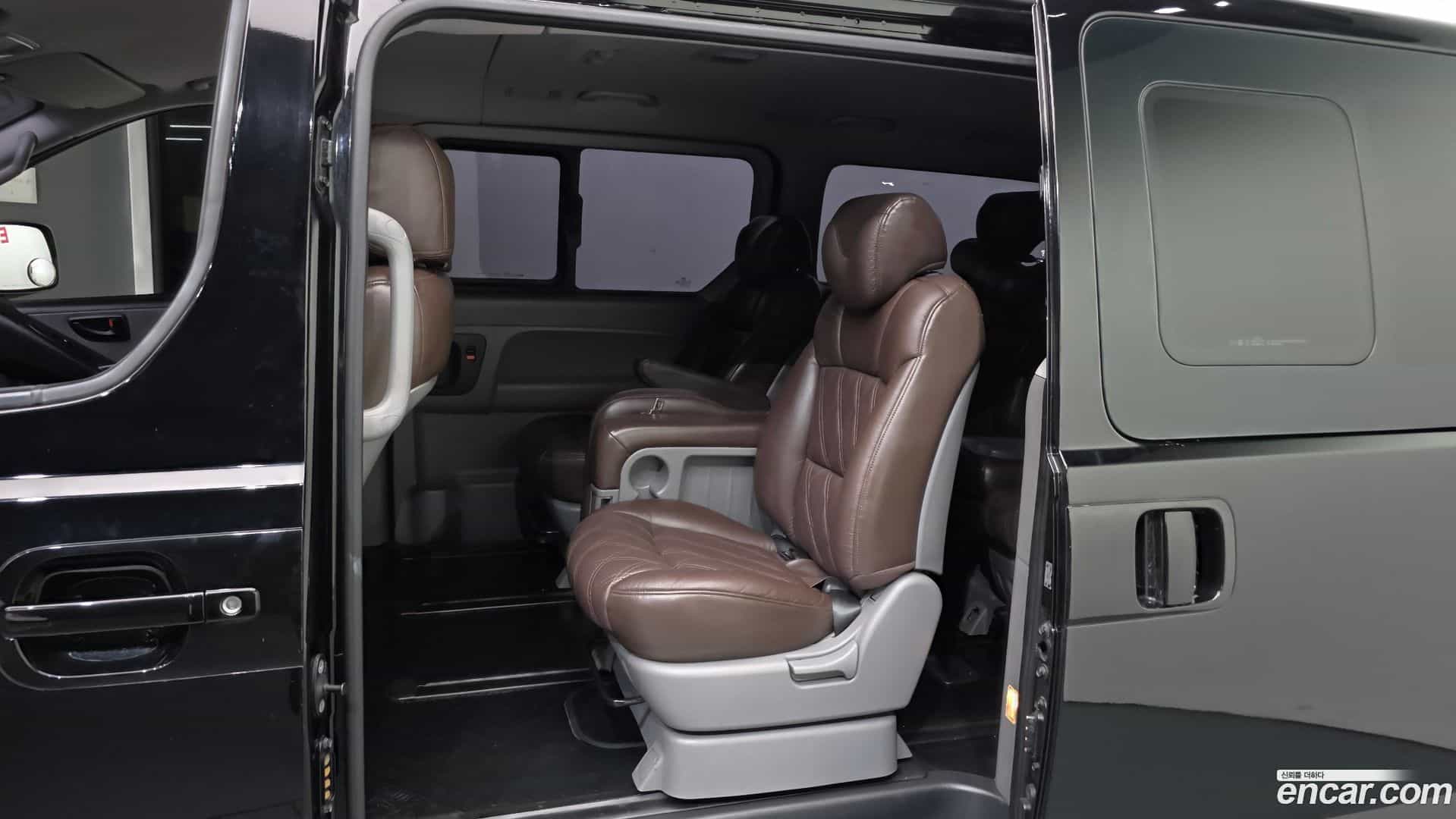 Starex Hyundai 2019.2-INNER-036